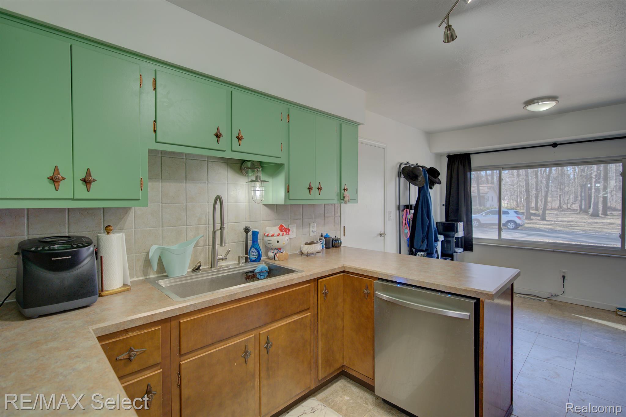 4383 LAWNWOOD Lane