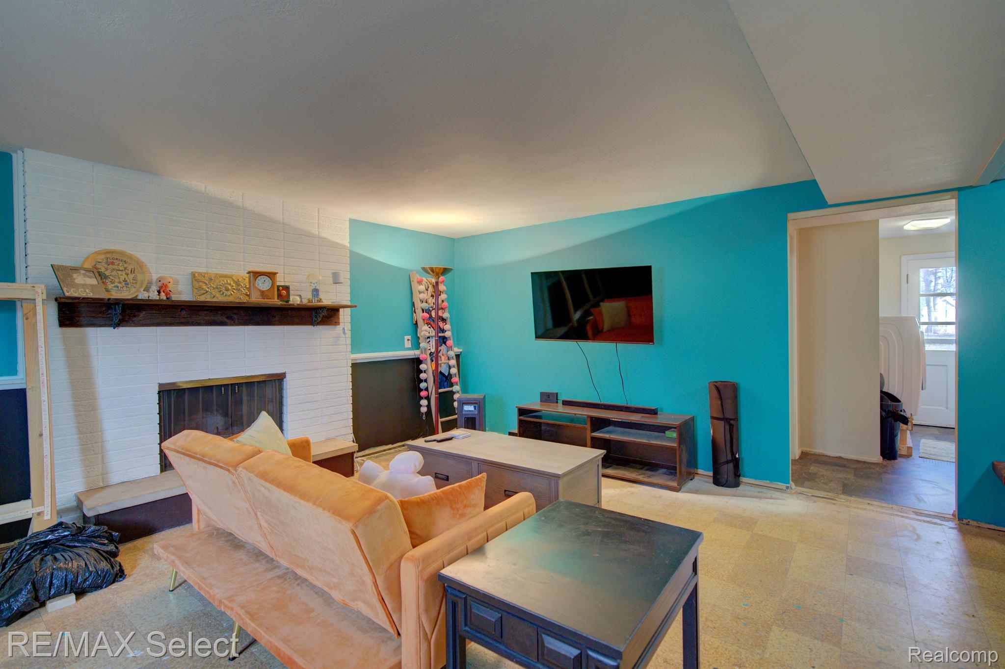 4383 LAWNWOOD Lane