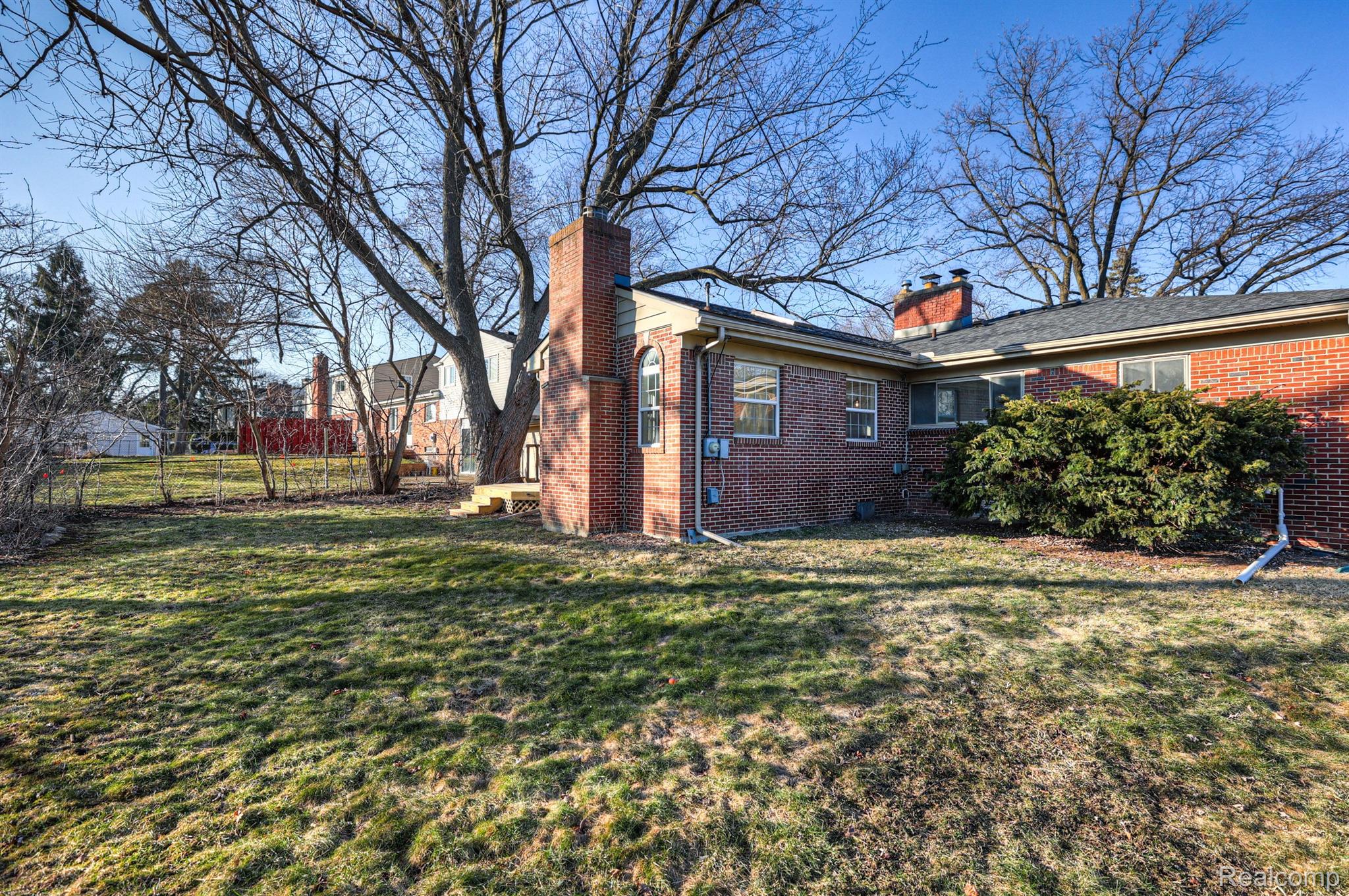 4009 PARKVIEW Drive