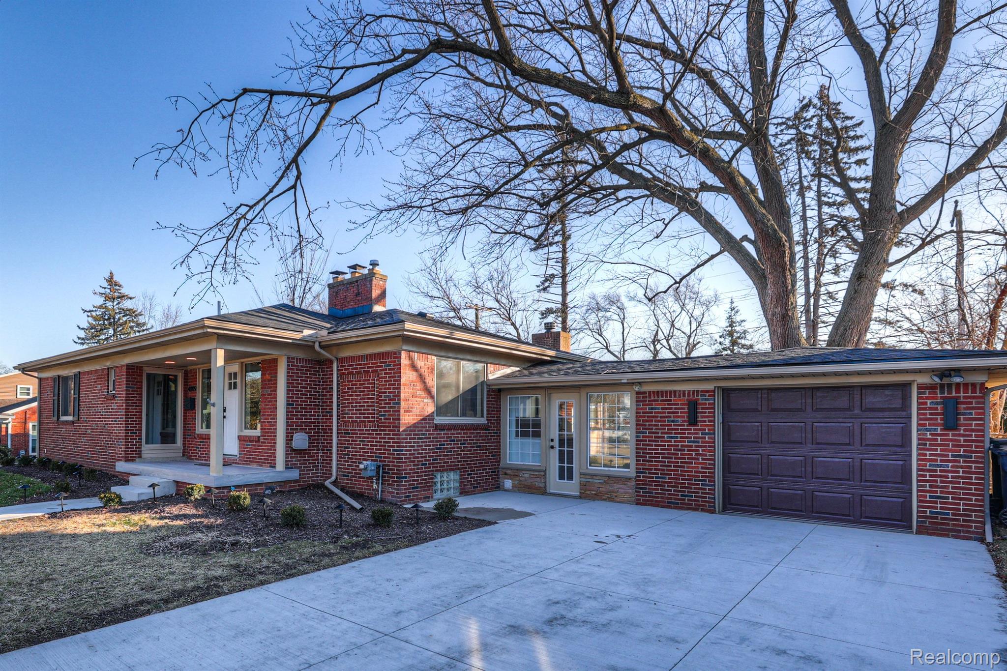 4009 PARKVIEW Drive