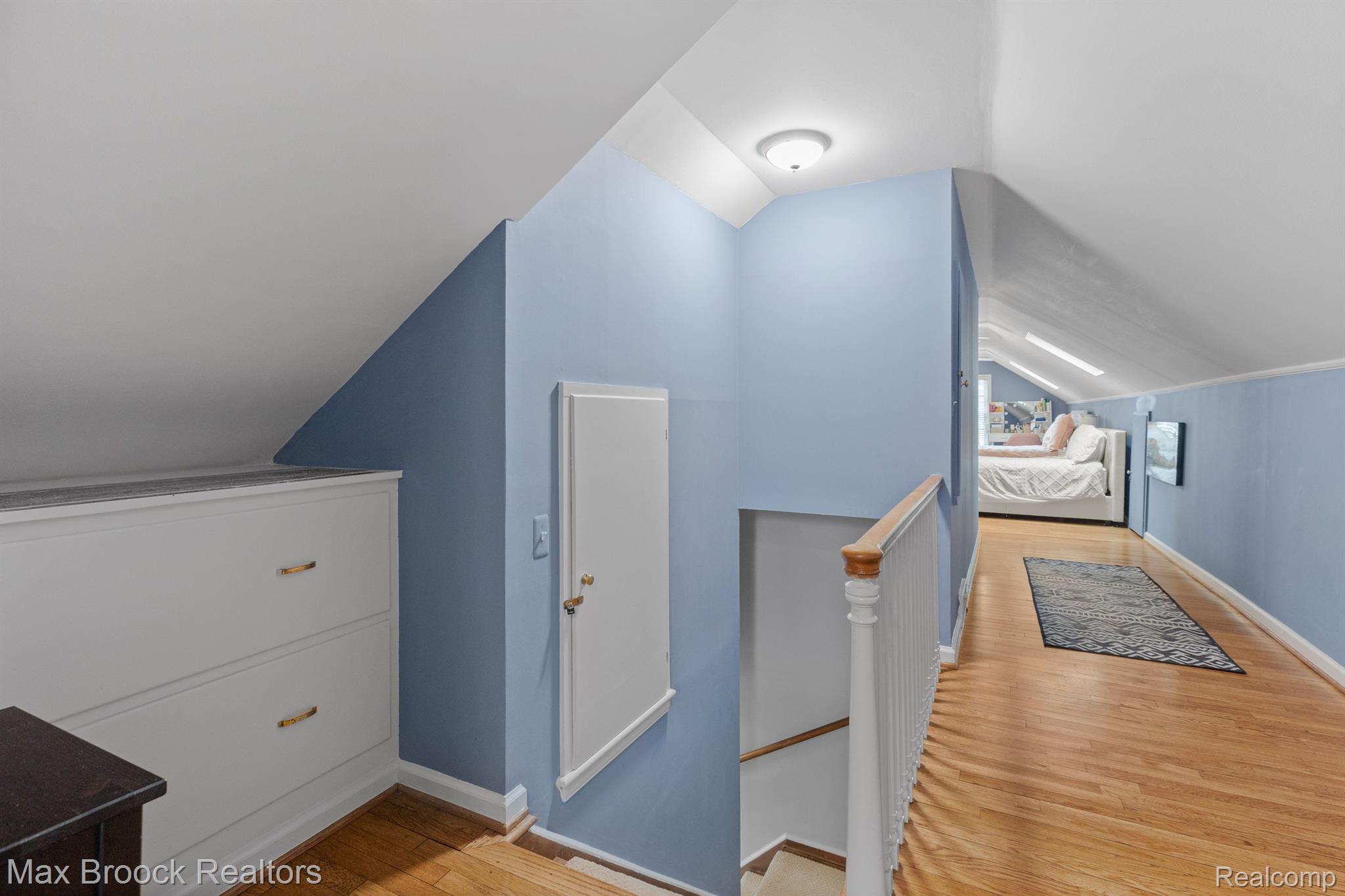 2136 W LINCOLN Street