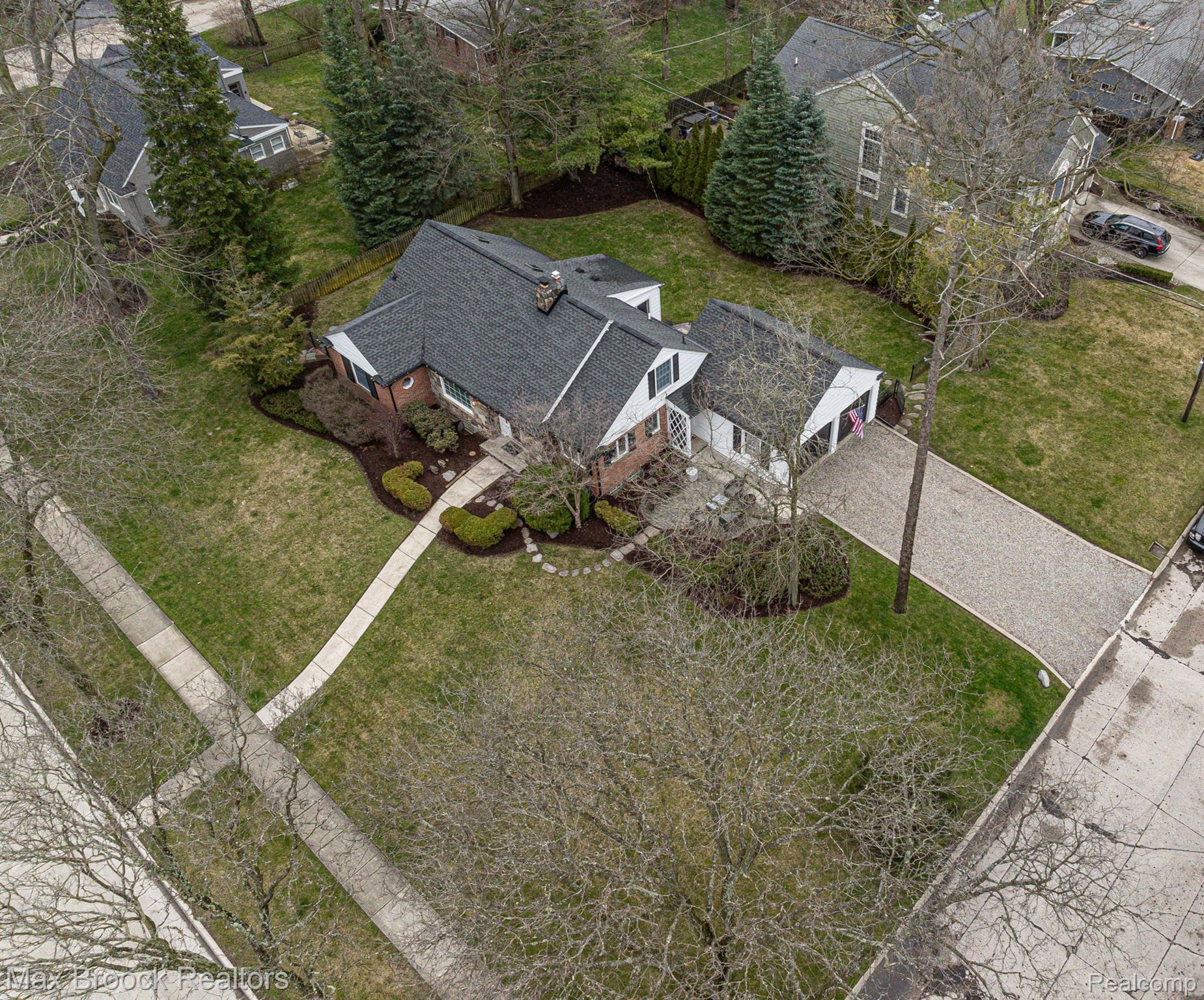 2136 W LINCOLN Street