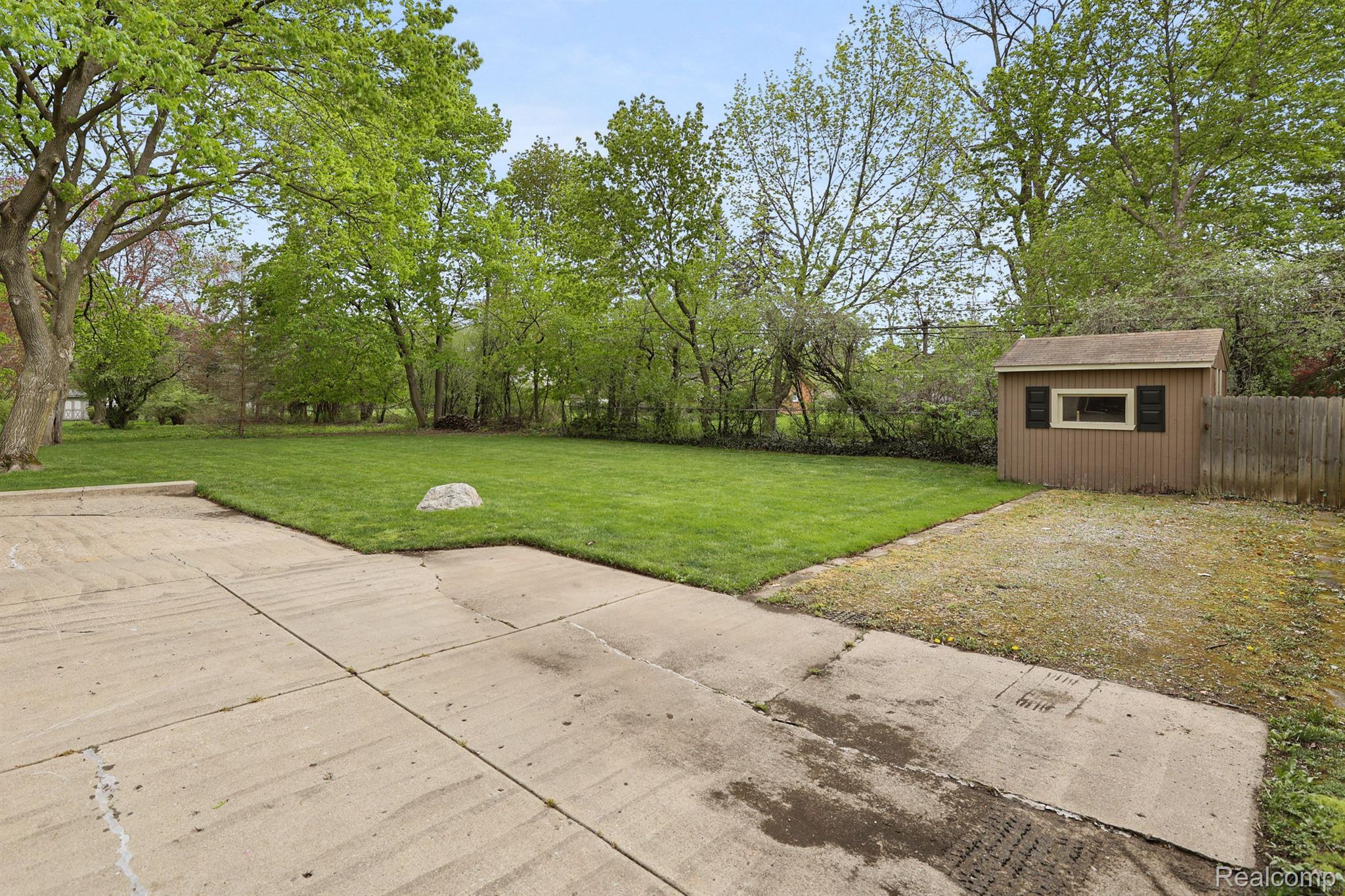 2845 LAHSER Road
