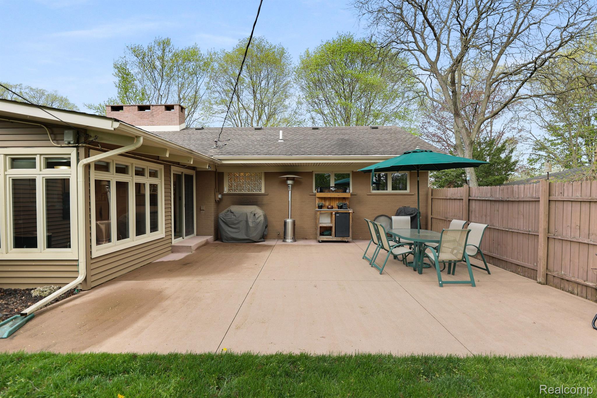 2845 LAHSER Road