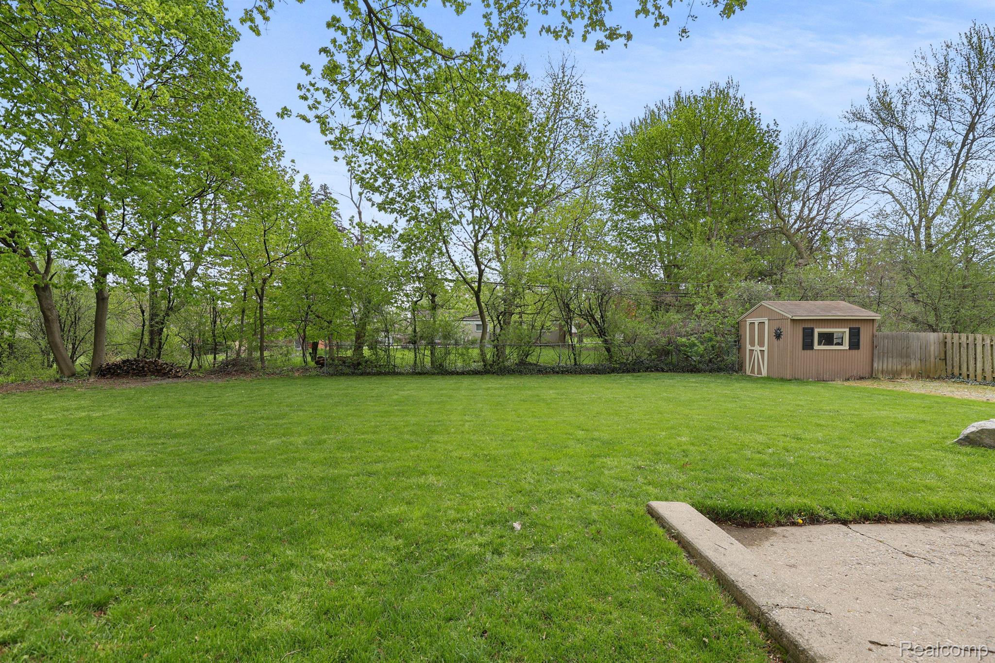 2845 LAHSER Road