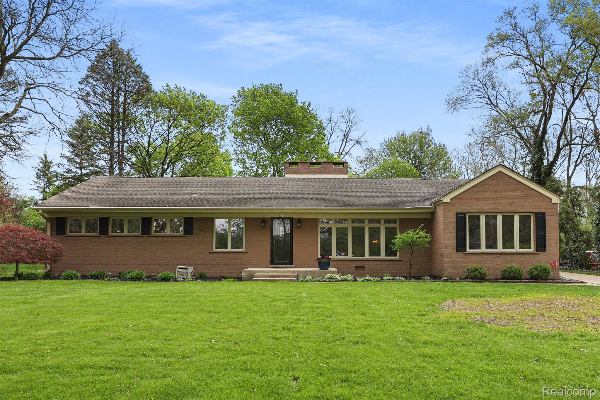 2845 LAHSER Road