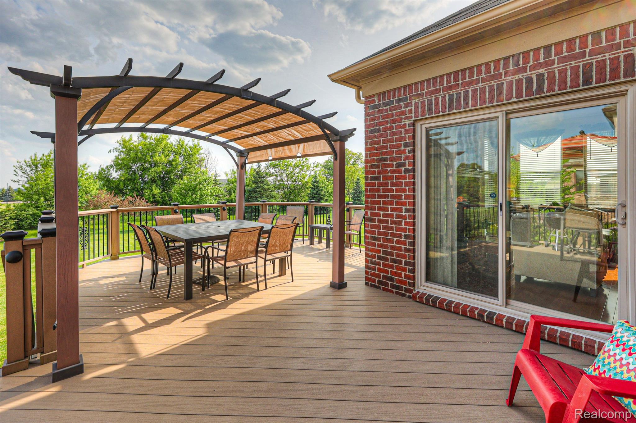166 OAKLAND CREST Drive