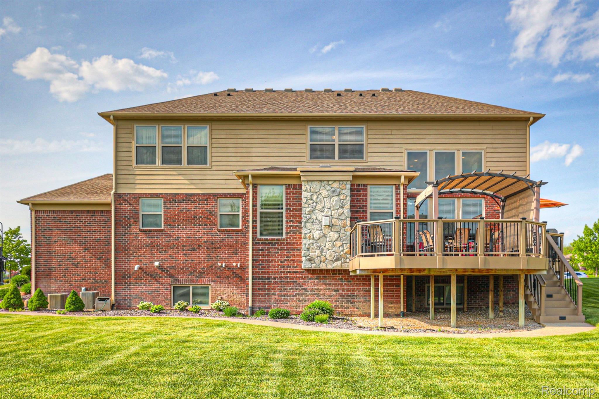 166 OAKLAND CREST Drive