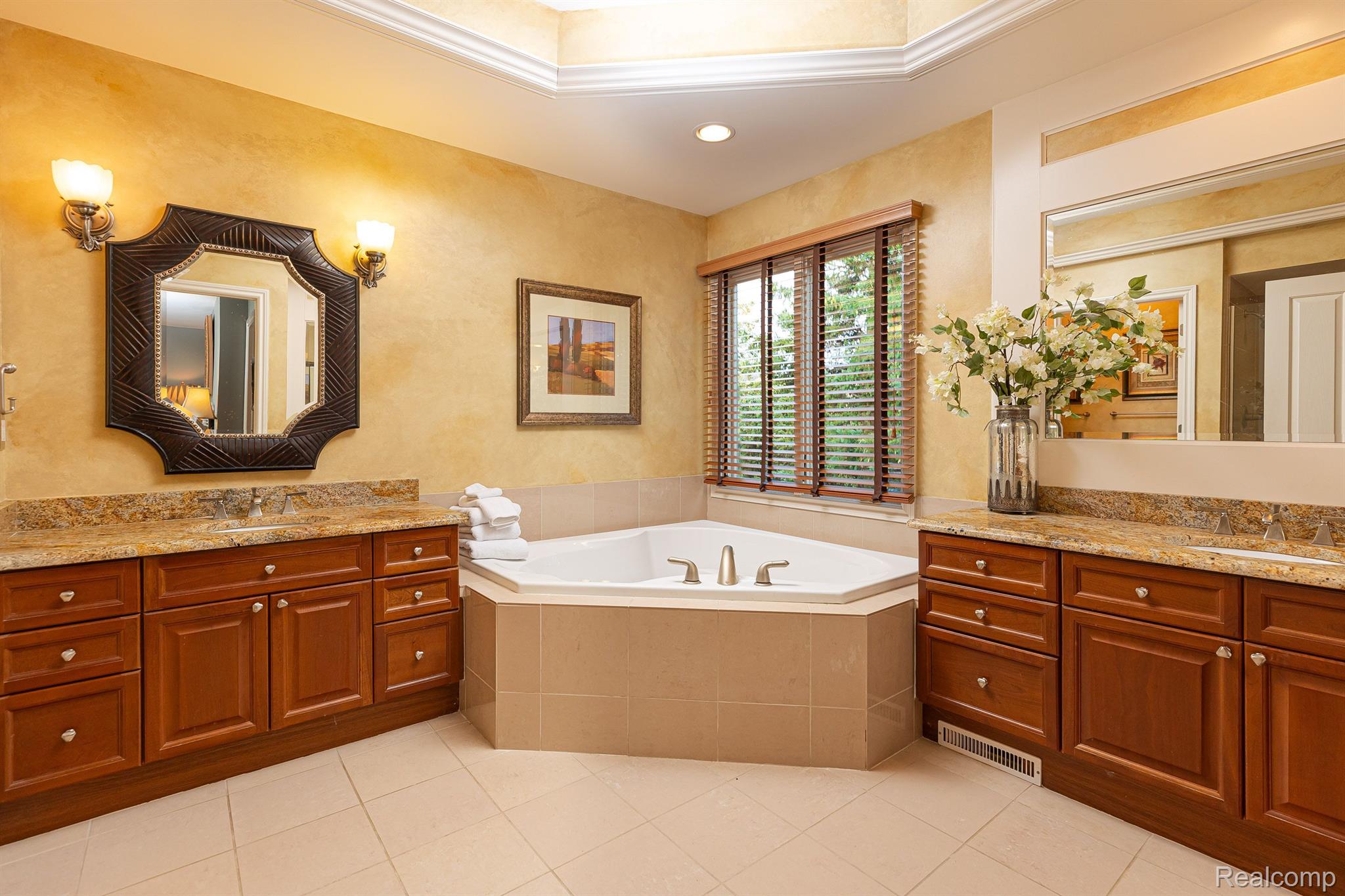 1152 AUTUMNVIEW Drive