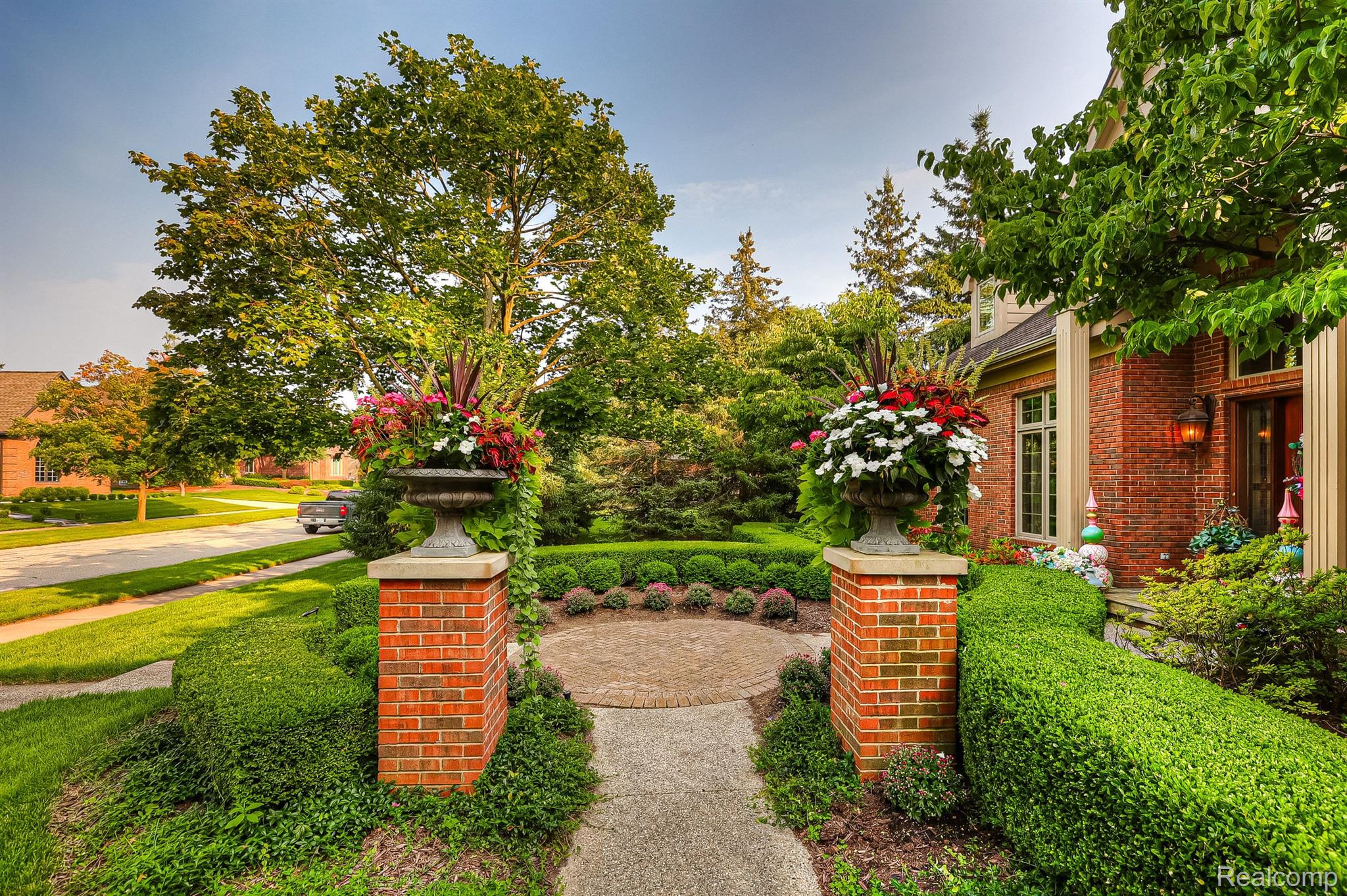 1152 AUTUMNVIEW Drive