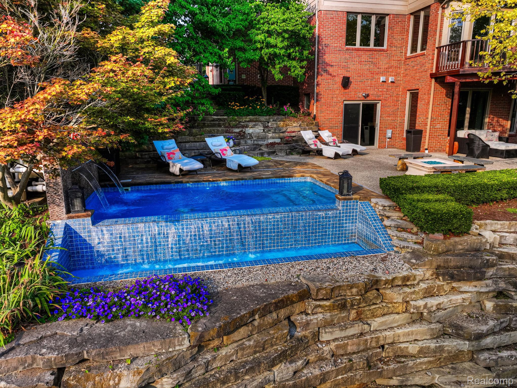 1152 AUTUMNVIEW Drive