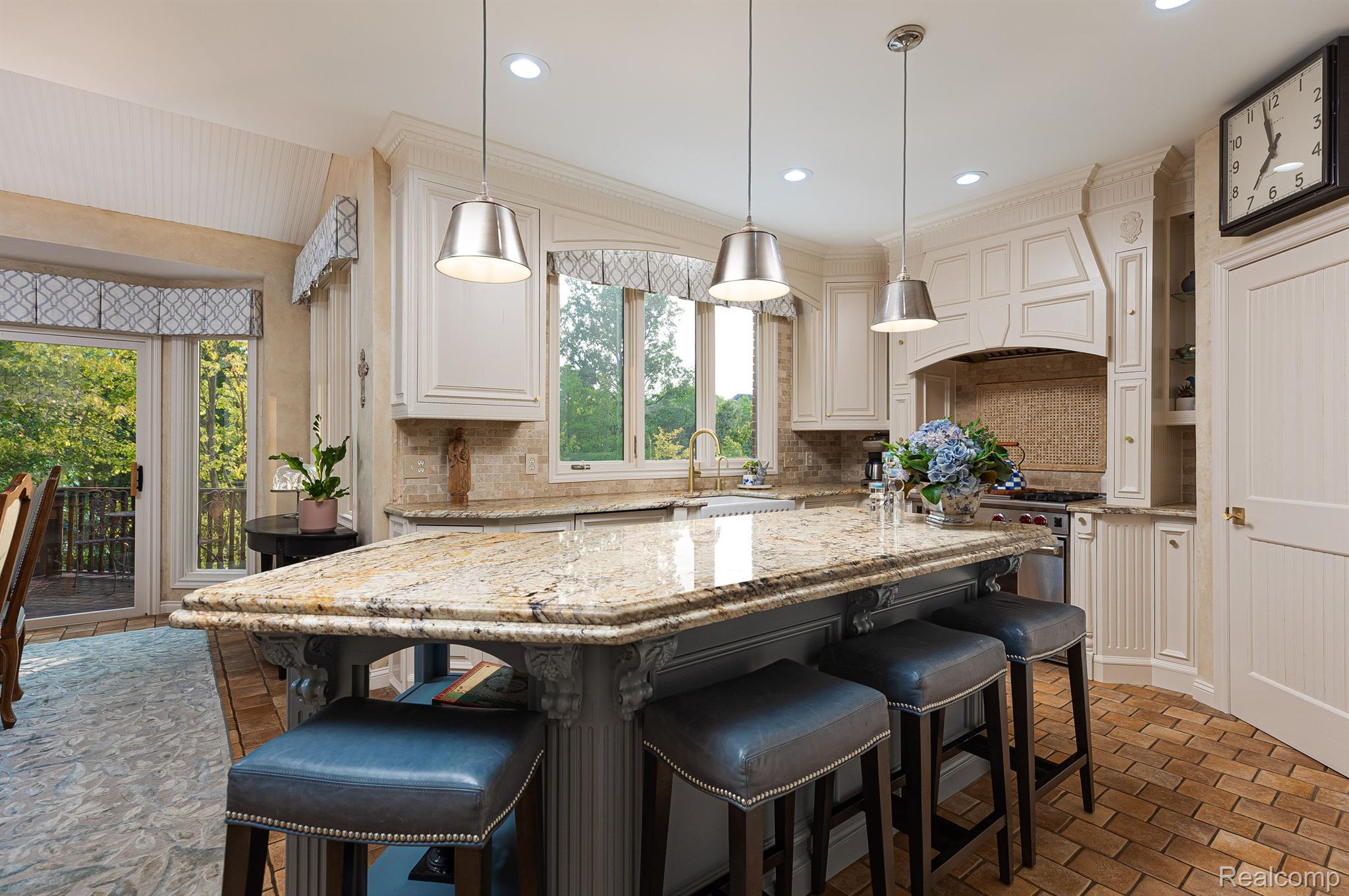 1152 AUTUMNVIEW Drive