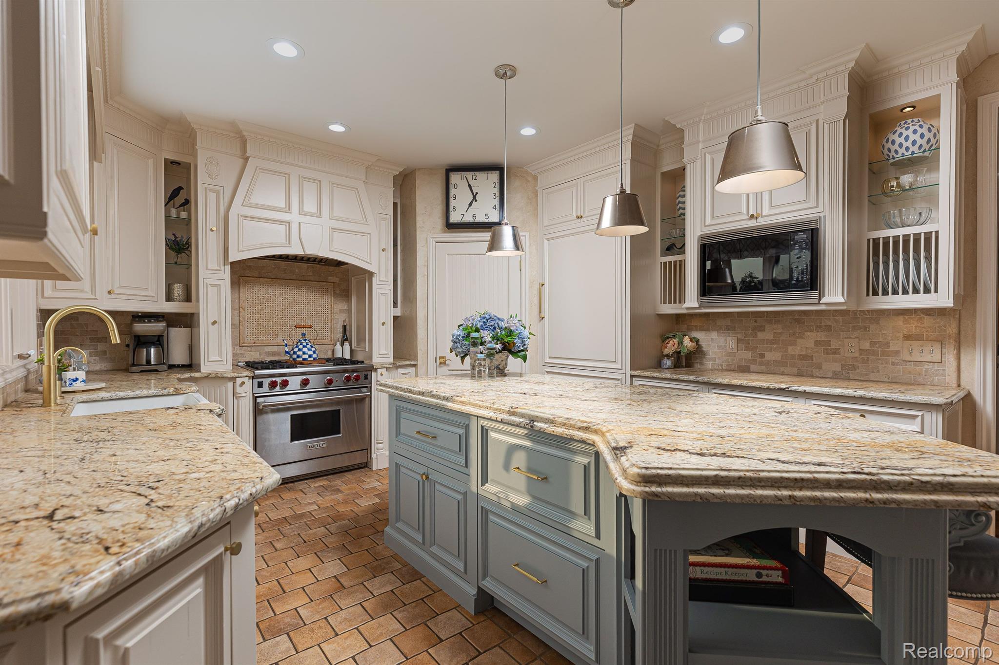 1152 AUTUMNVIEW Drive