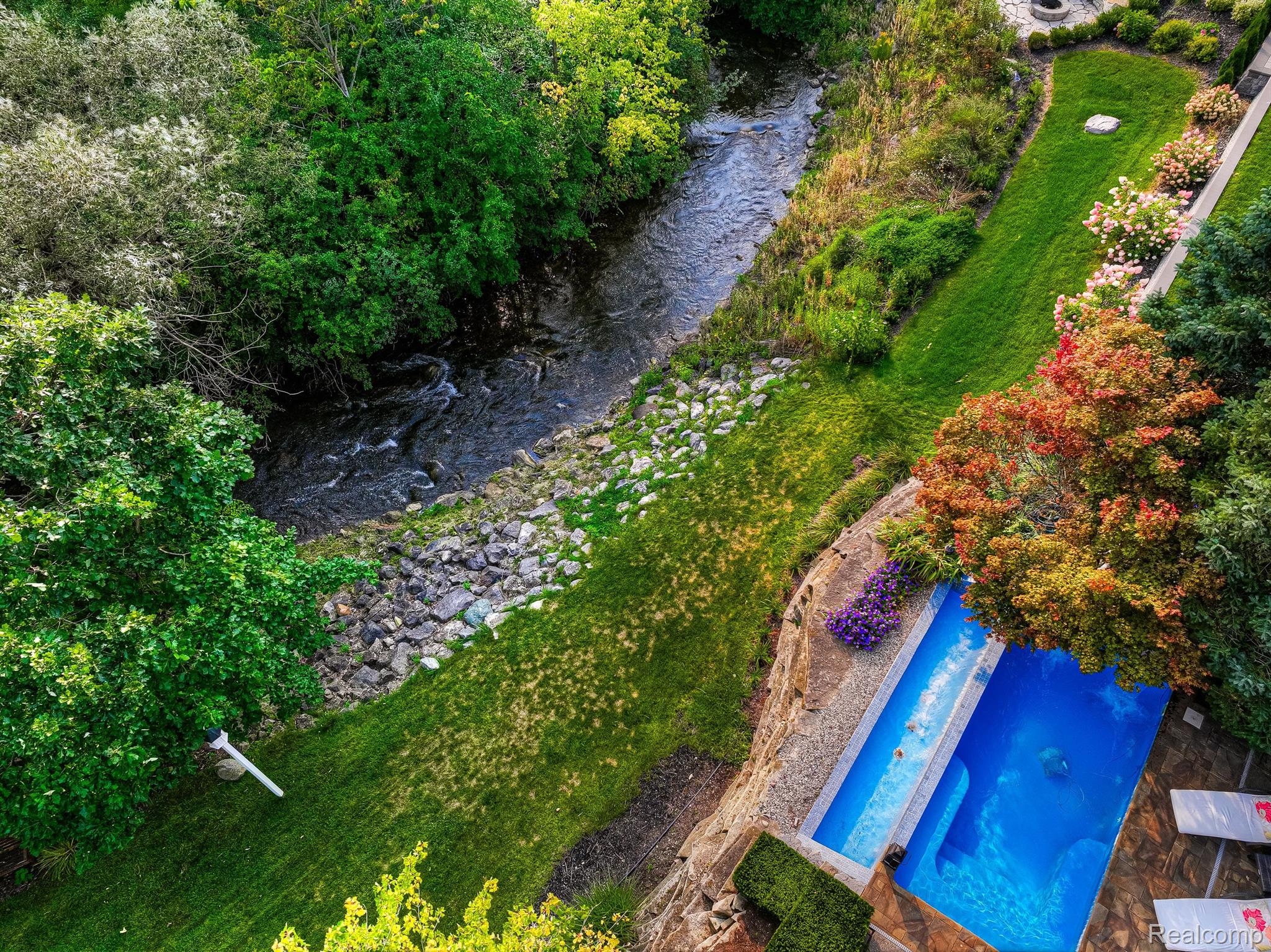 1152 AUTUMNVIEW Drive