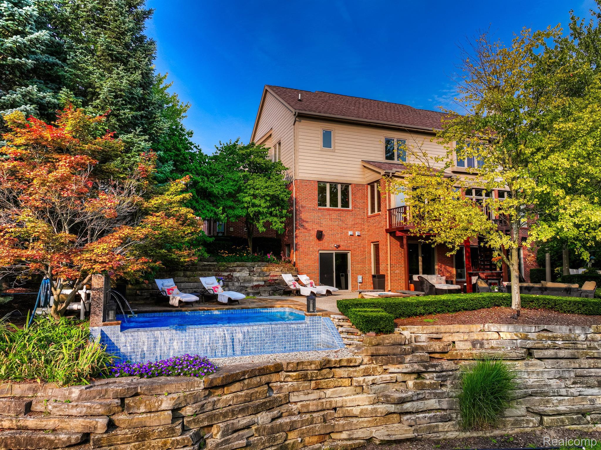 1152 AUTUMNVIEW Drive