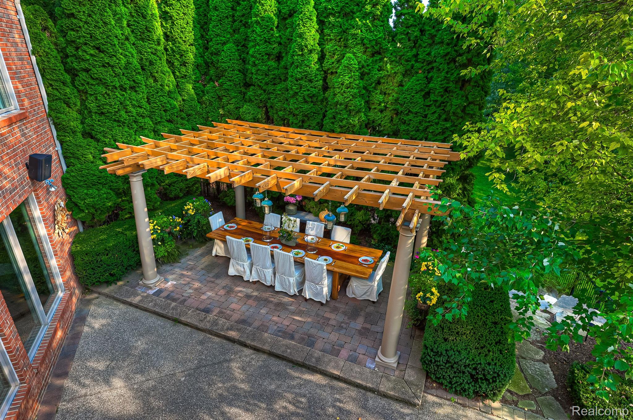 1152 AUTUMNVIEW Drive