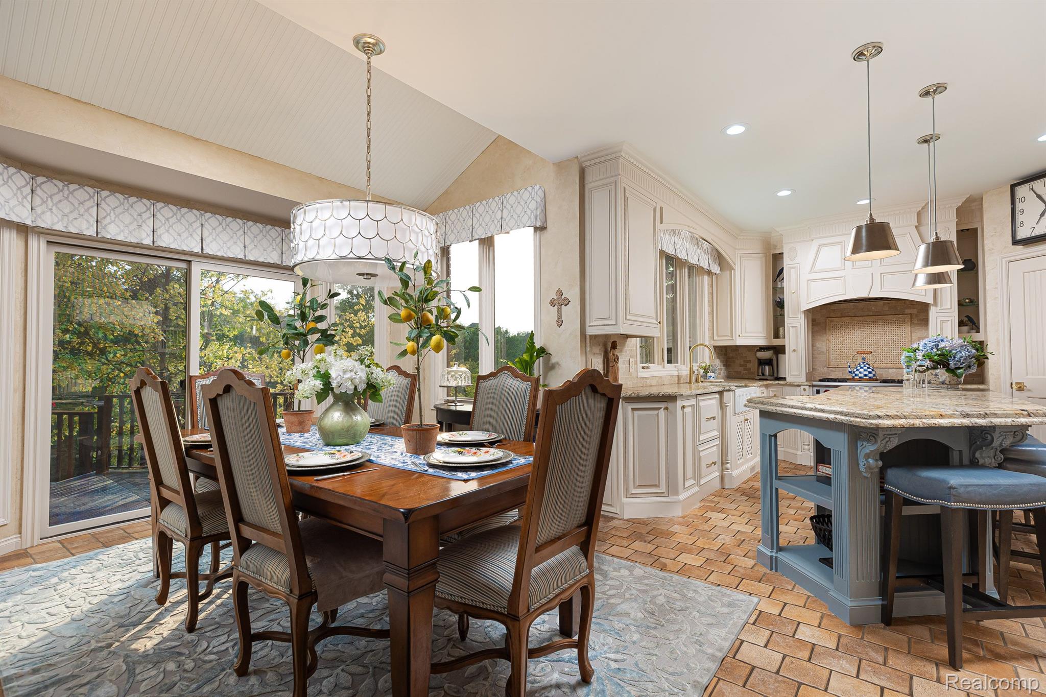 1152 AUTUMNVIEW Drive