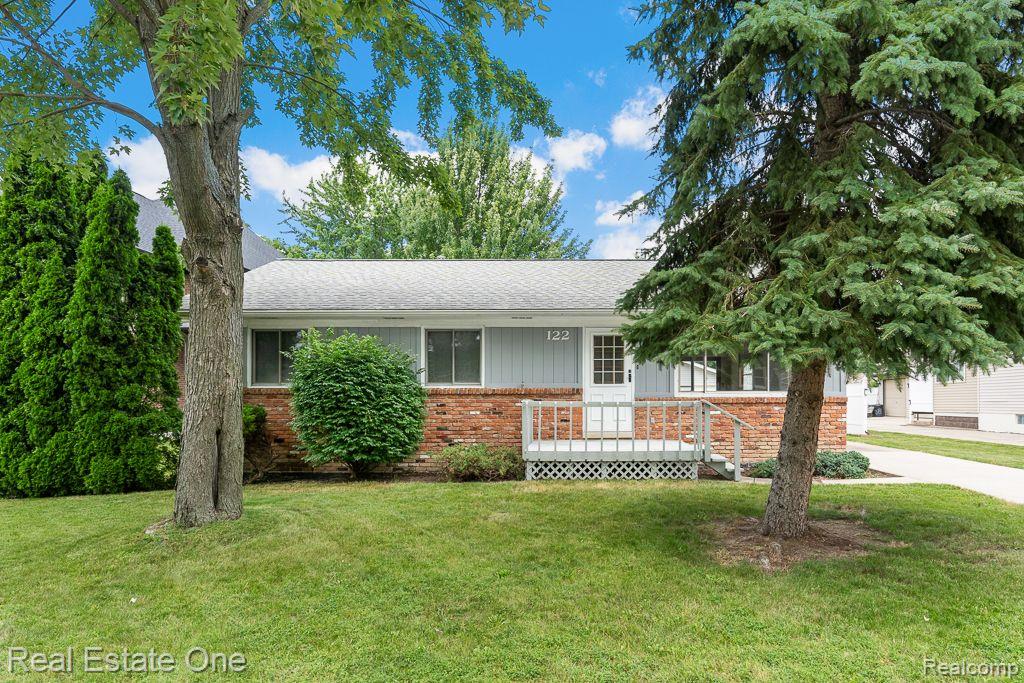 122 CLOVERIDGE Drive