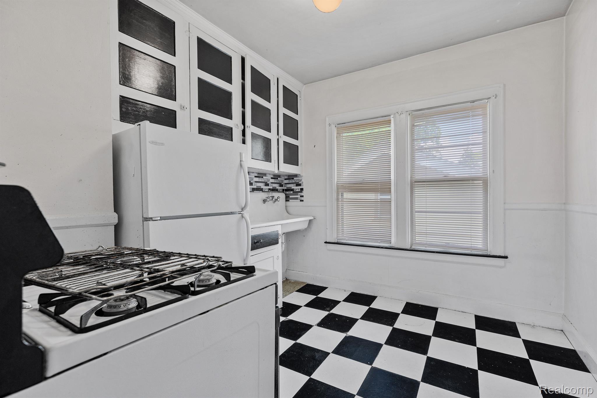 228 W WEBSTER Street