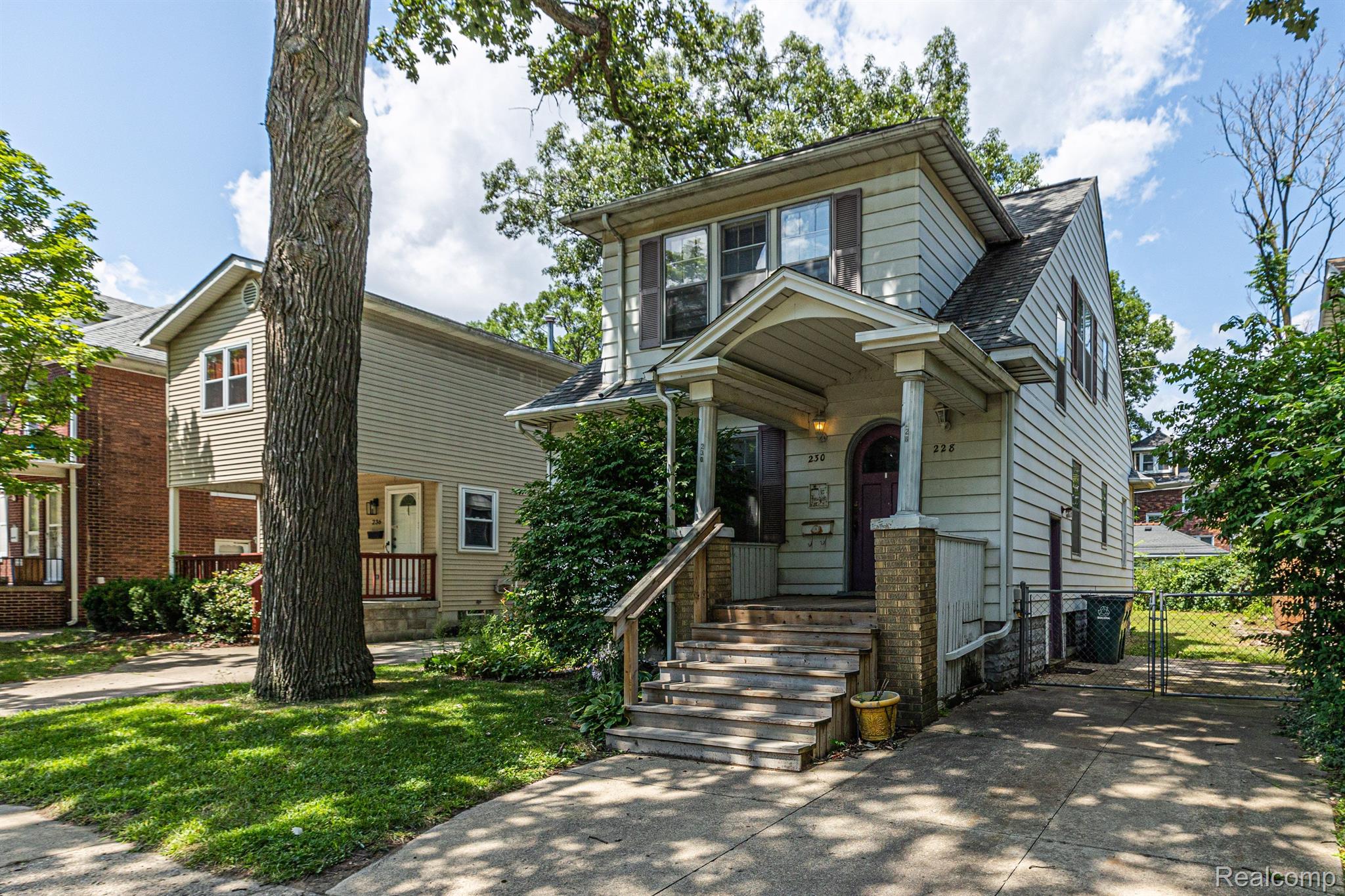 228 W WEBSTER Street
