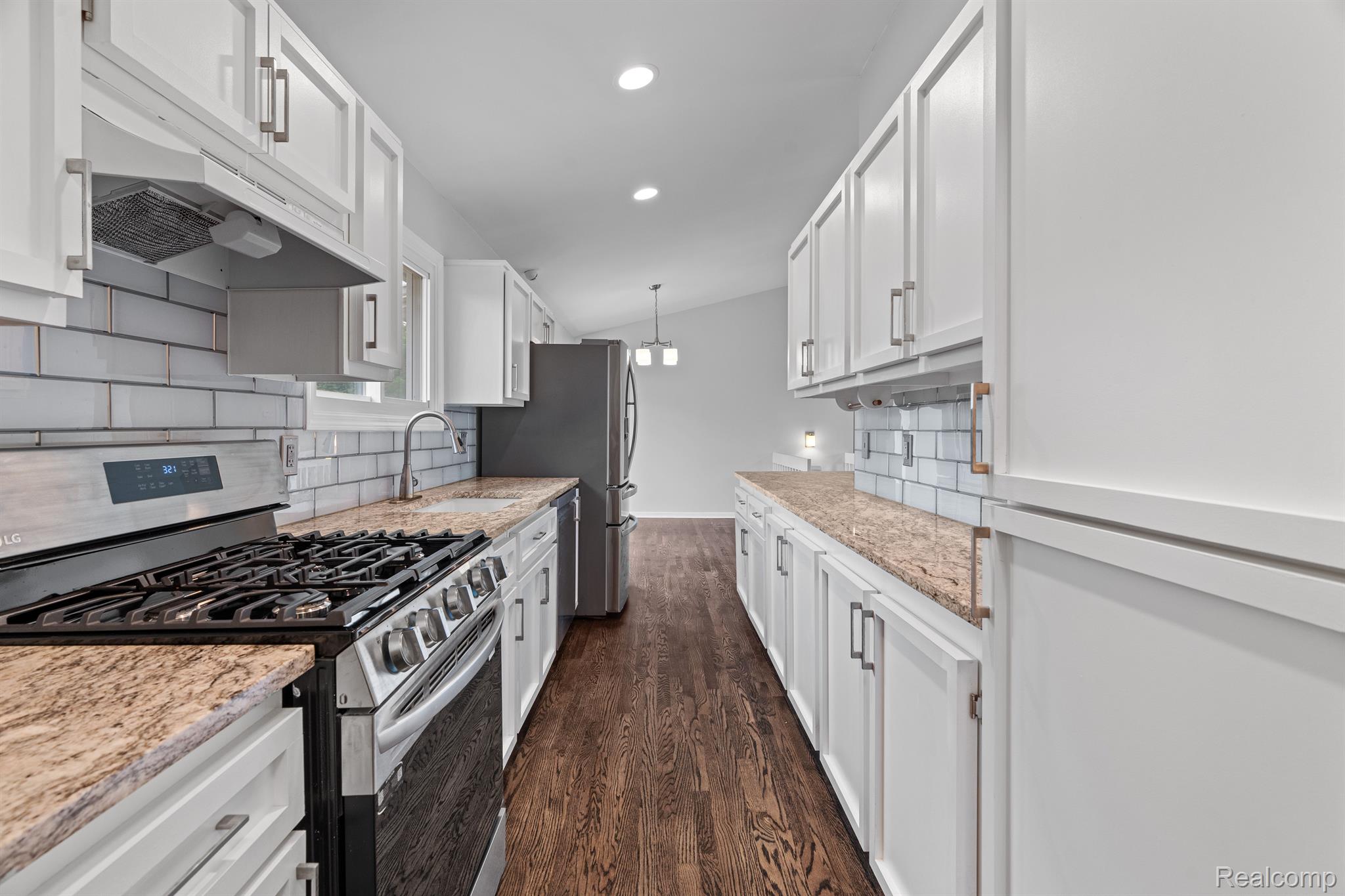 7584 W Pearson