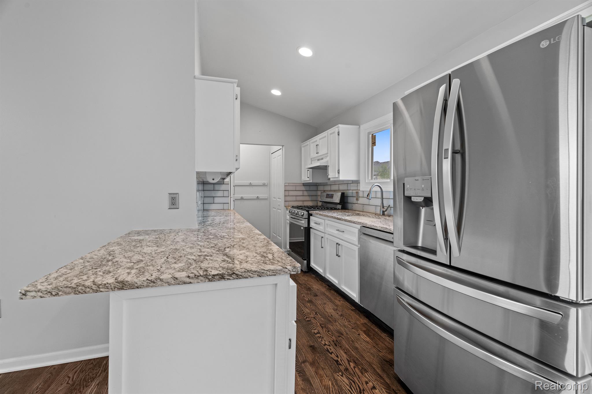 7584 W Pearson