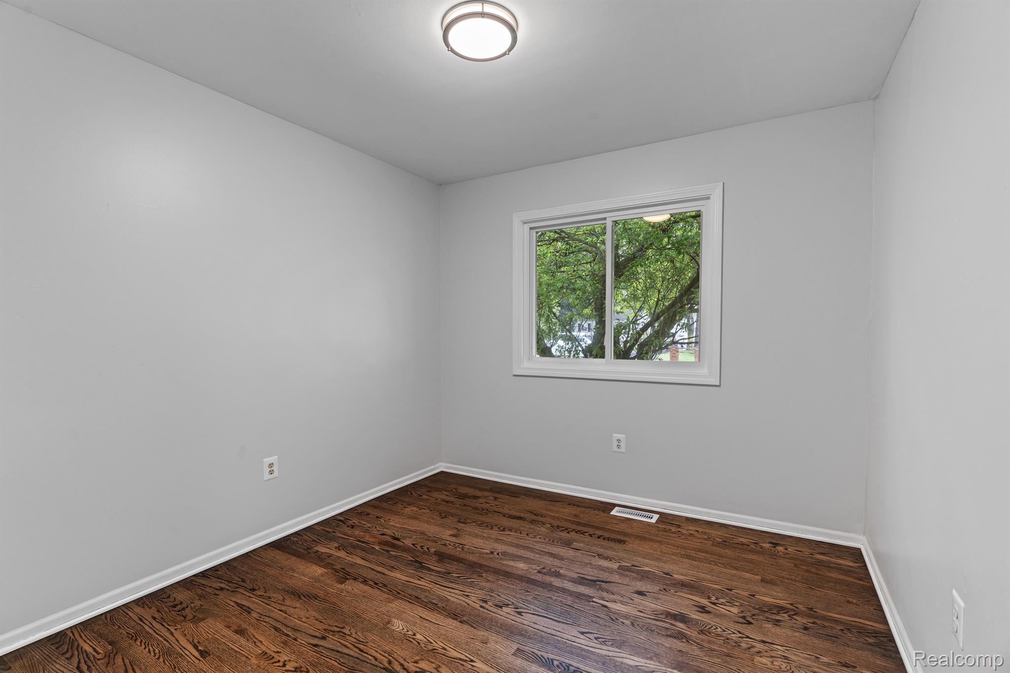 7584 W Pearson