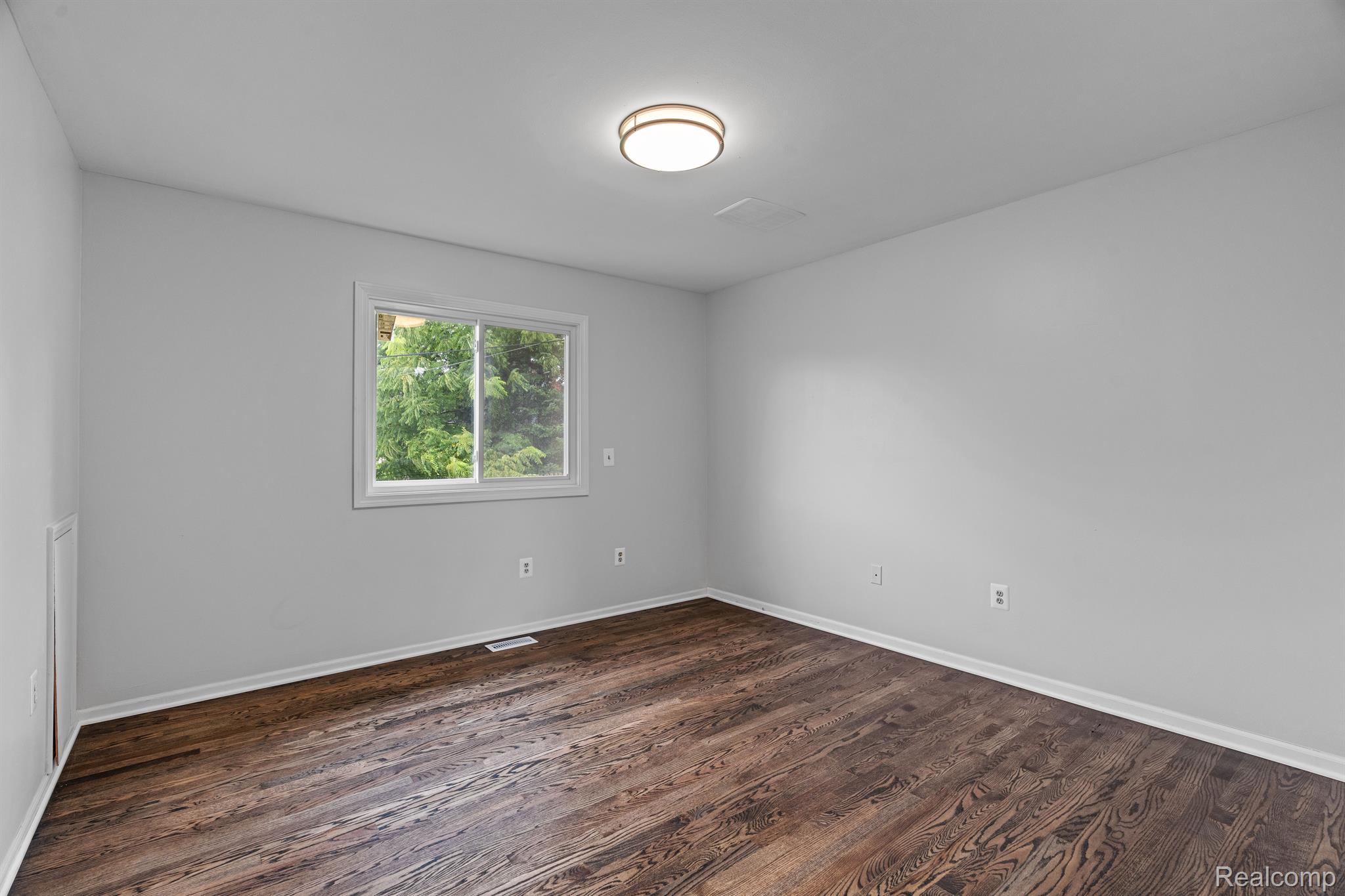 7584 W Pearson