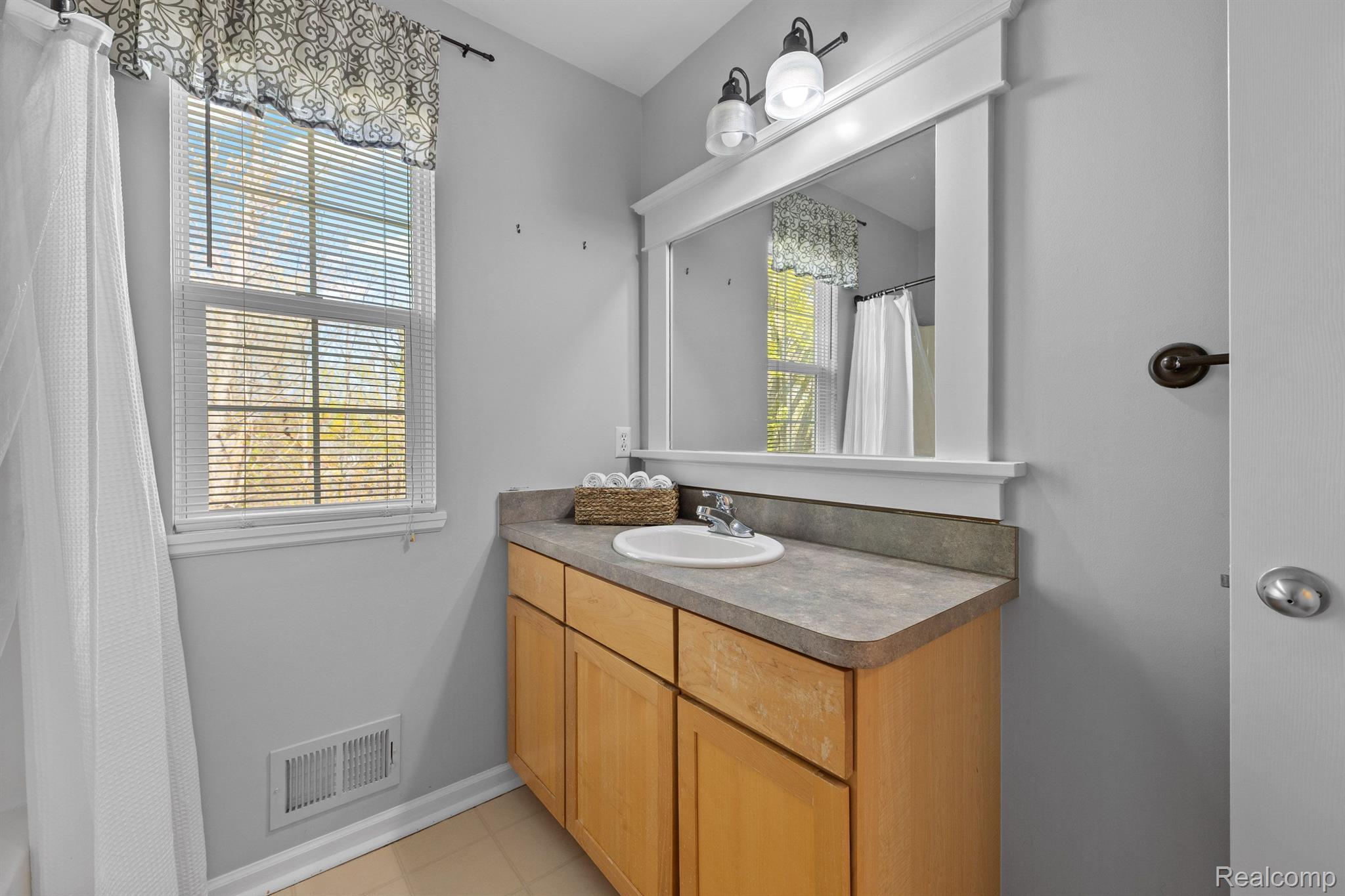 6101 Maple Trail