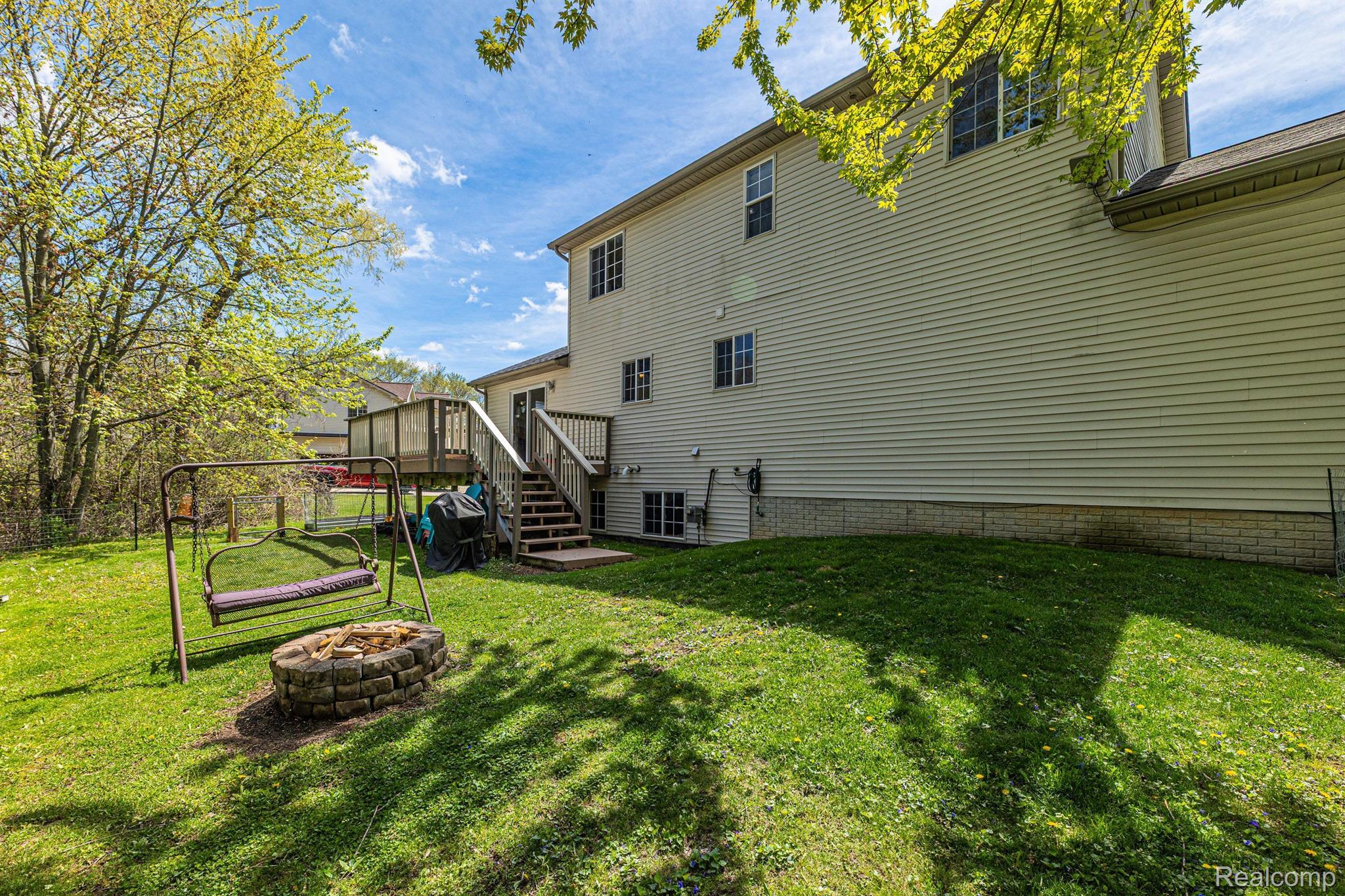 6101 Maple Trail