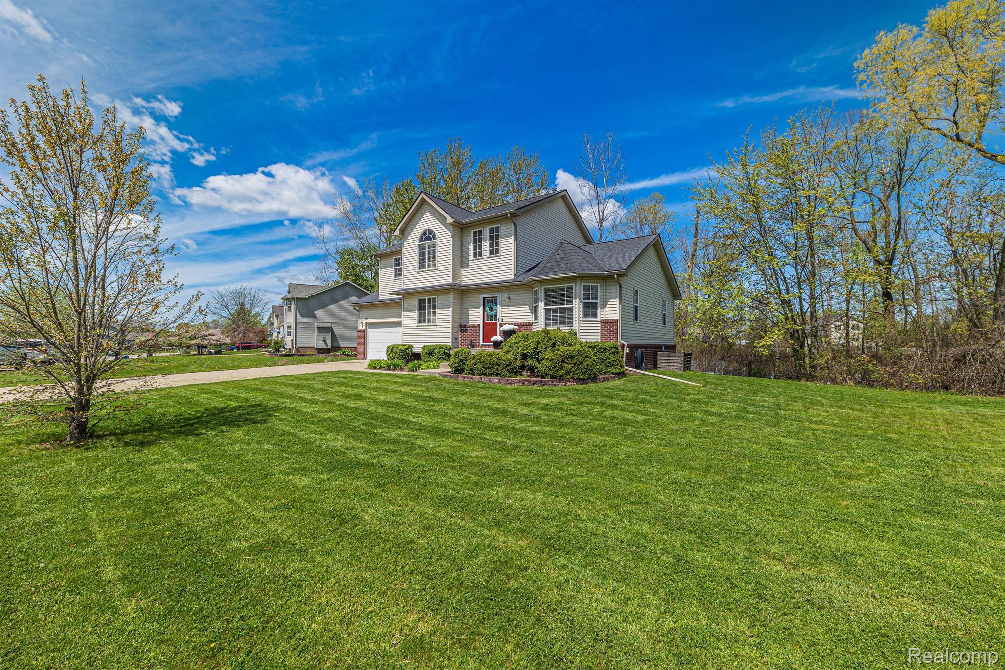 6101 Maple Trail