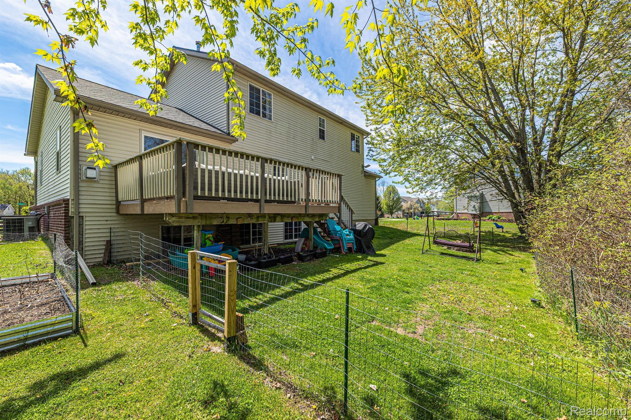 6101 Maple Trail