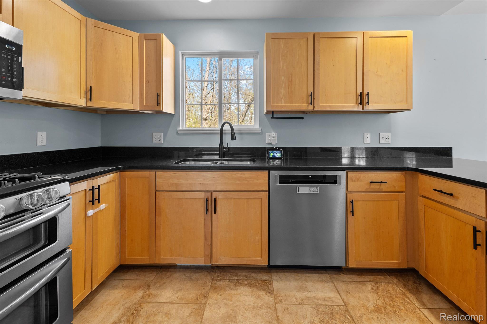 6101 Maple Trail