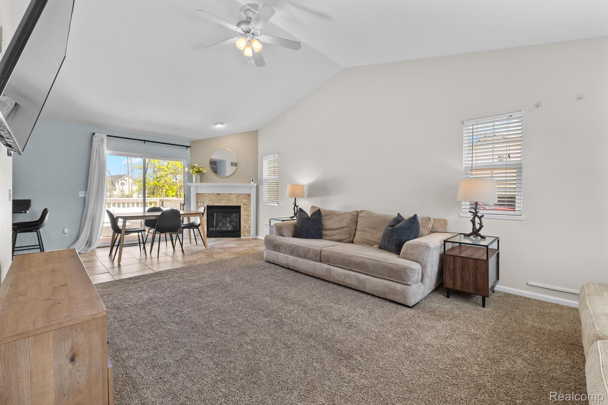 6101 Maple Trail