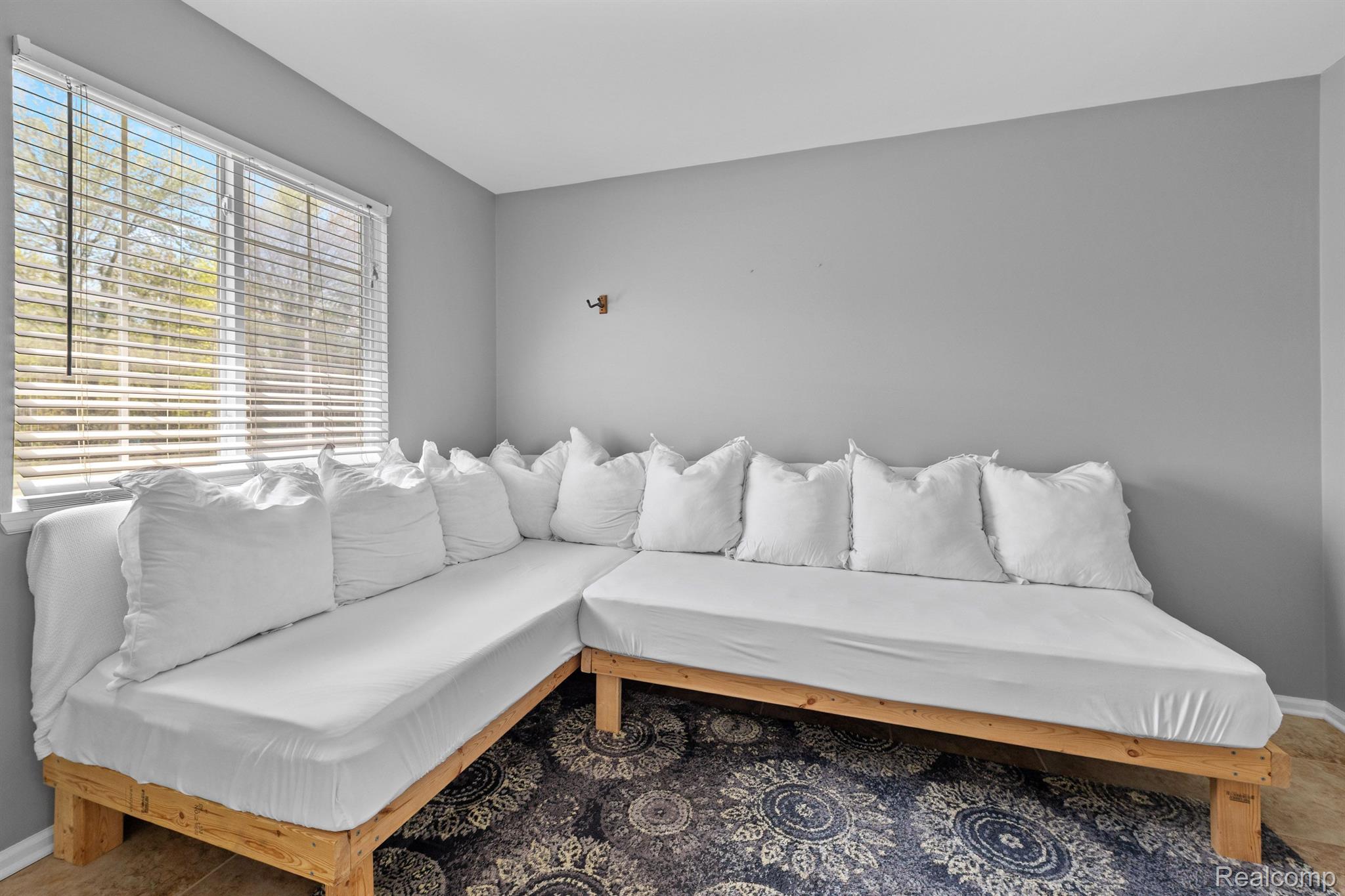 6101 Maple Trail