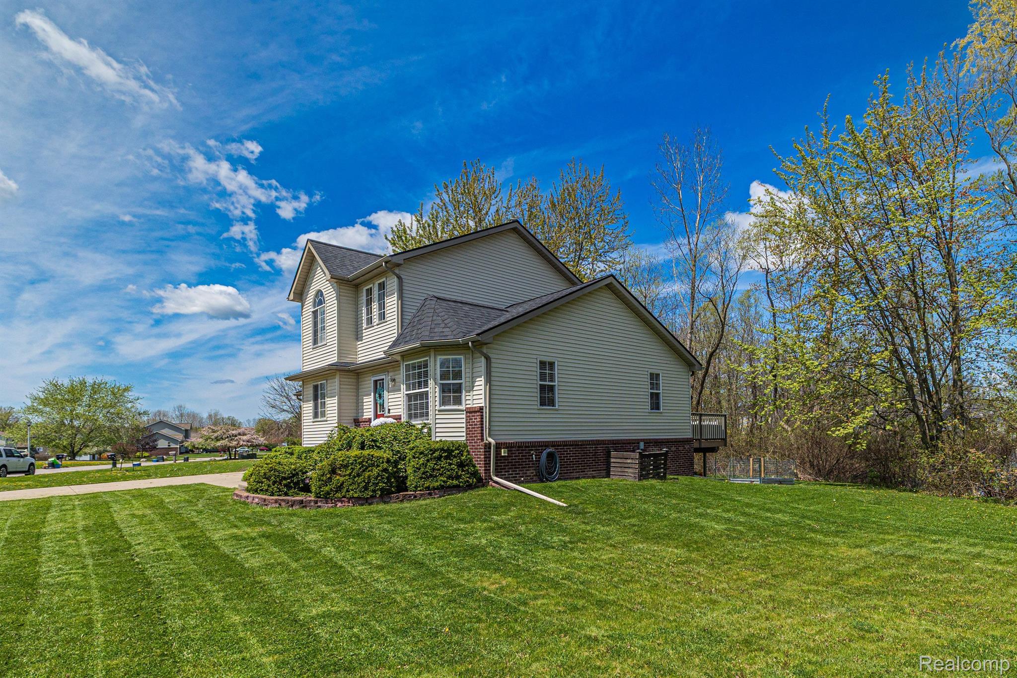 6101 Maple Trail