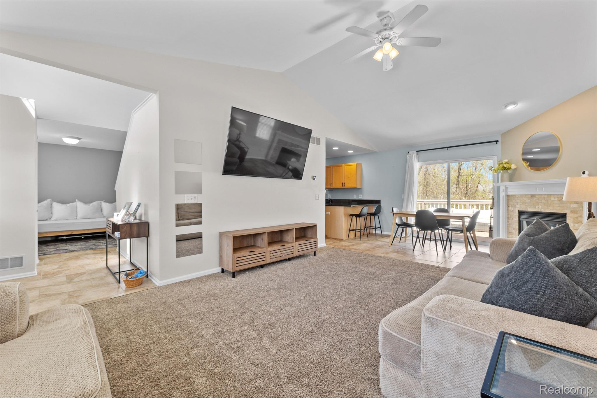 6101 Maple Trail