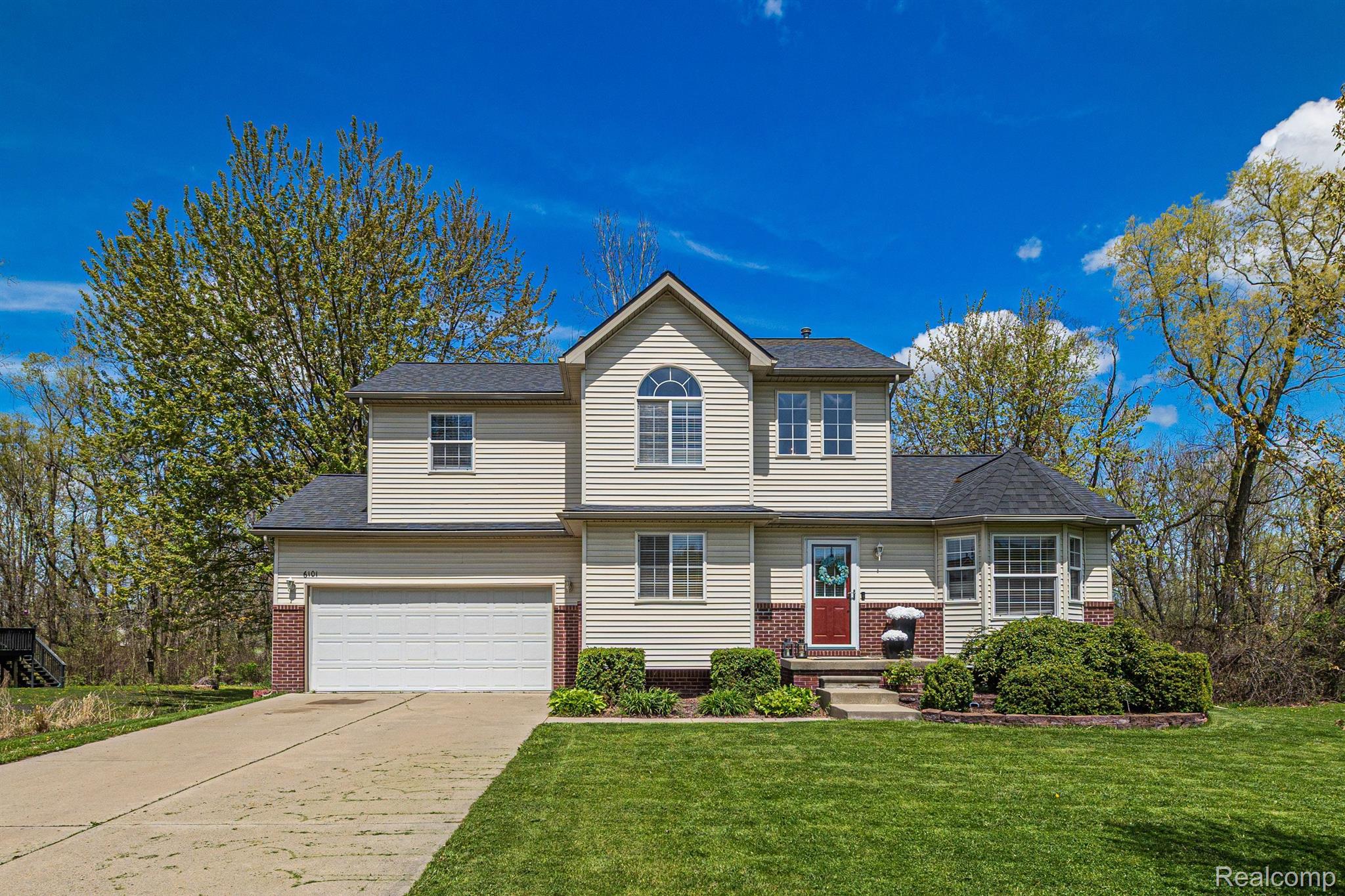 6101 Maple Trail