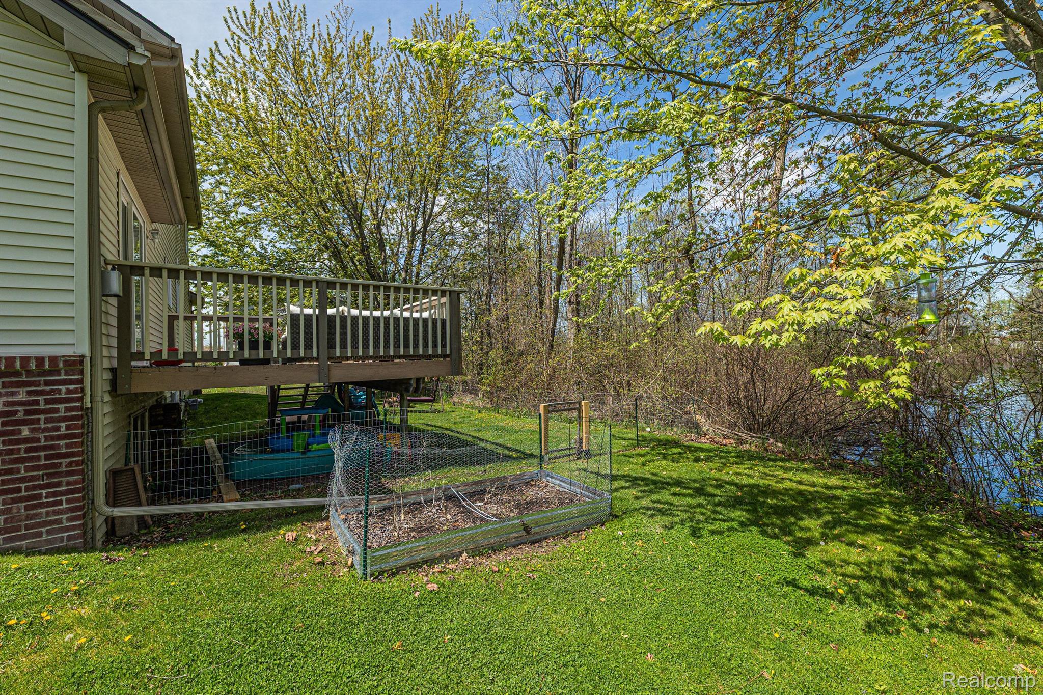 6101 Maple Trail
