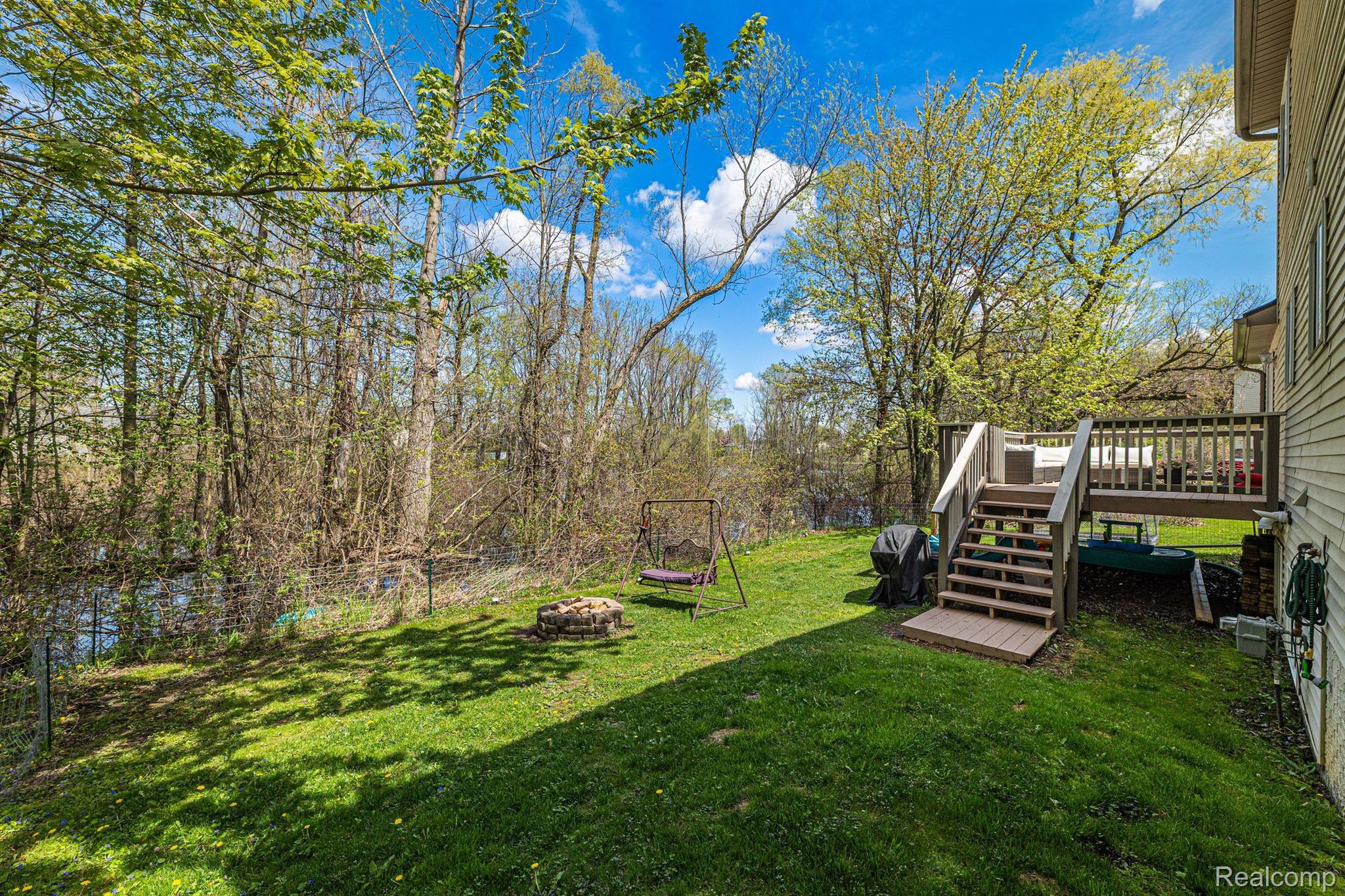 6101 Maple Trail