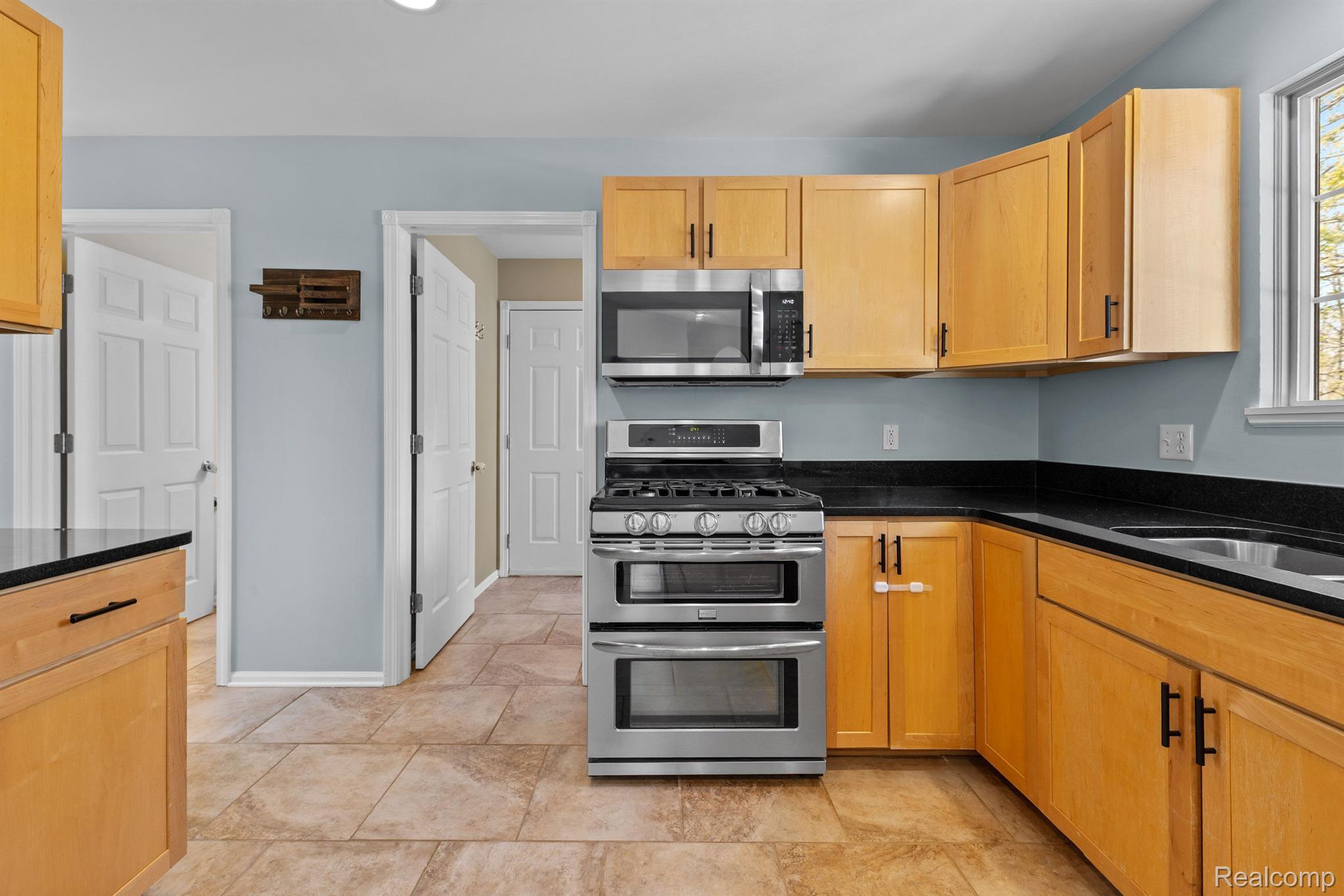 6101 Maple Trail