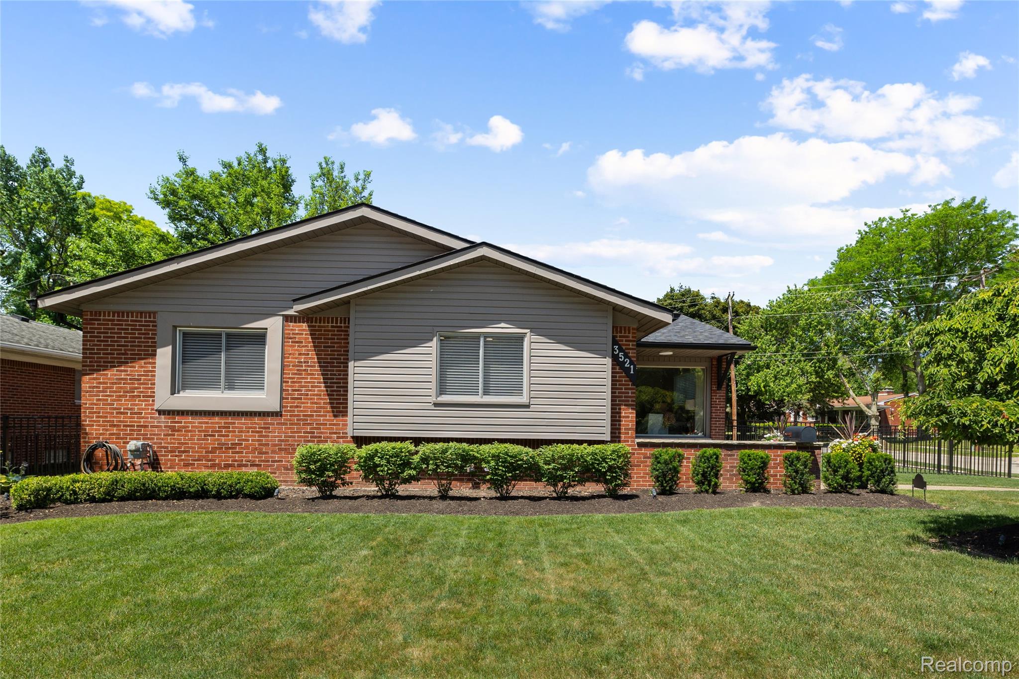 3521 Hillside Drive