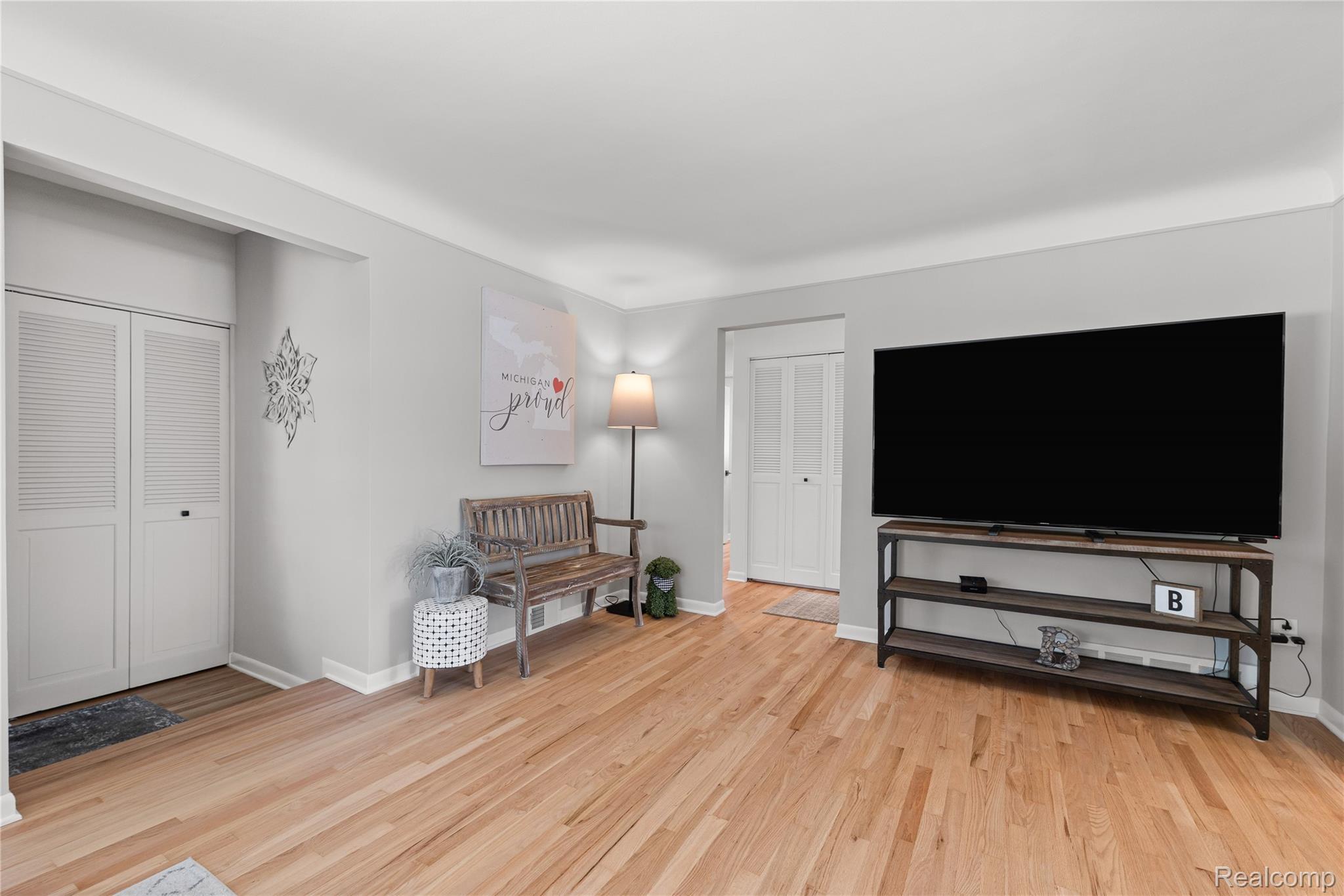3521 Hillside Drive