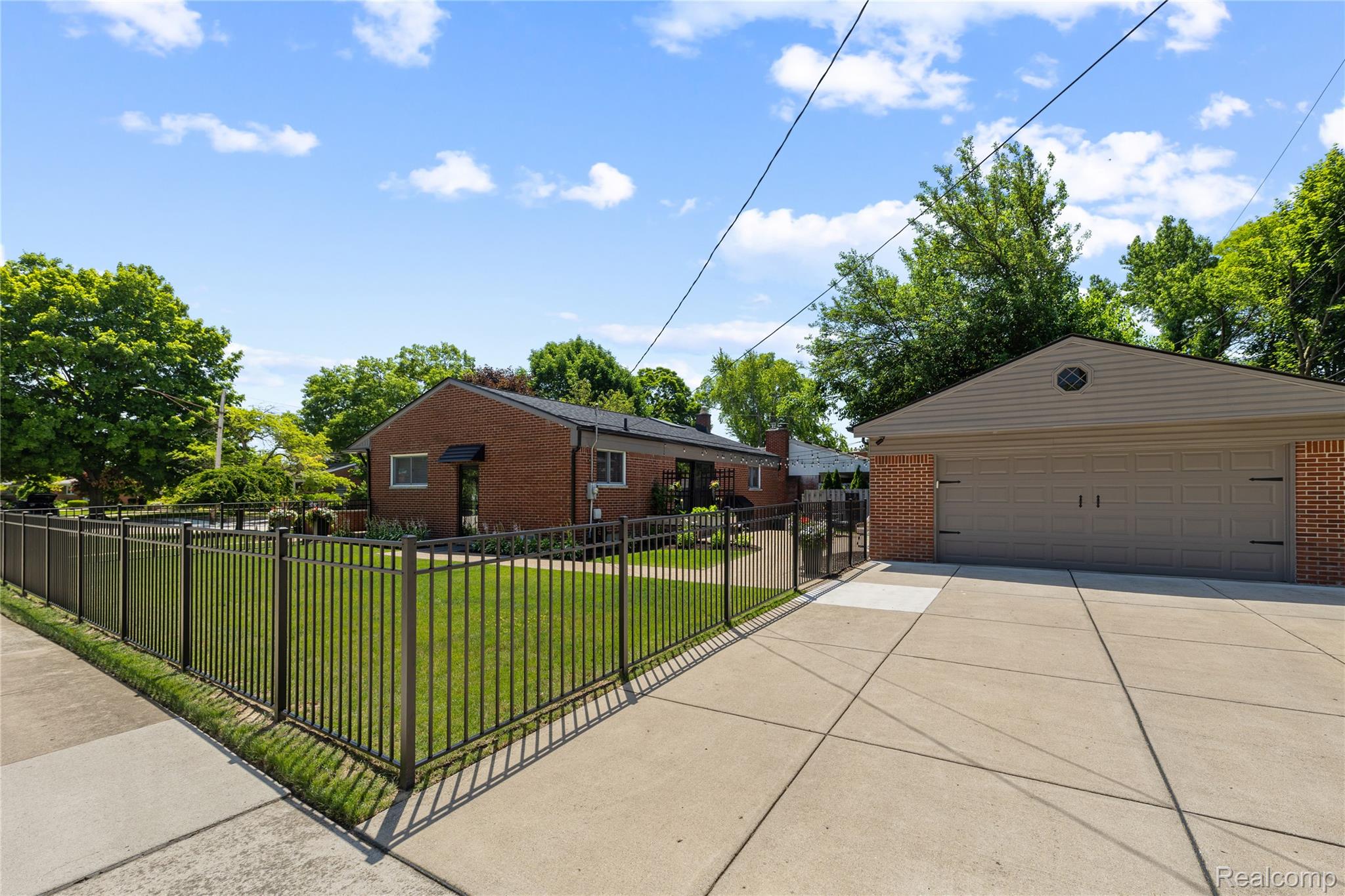 3521 Hillside Drive