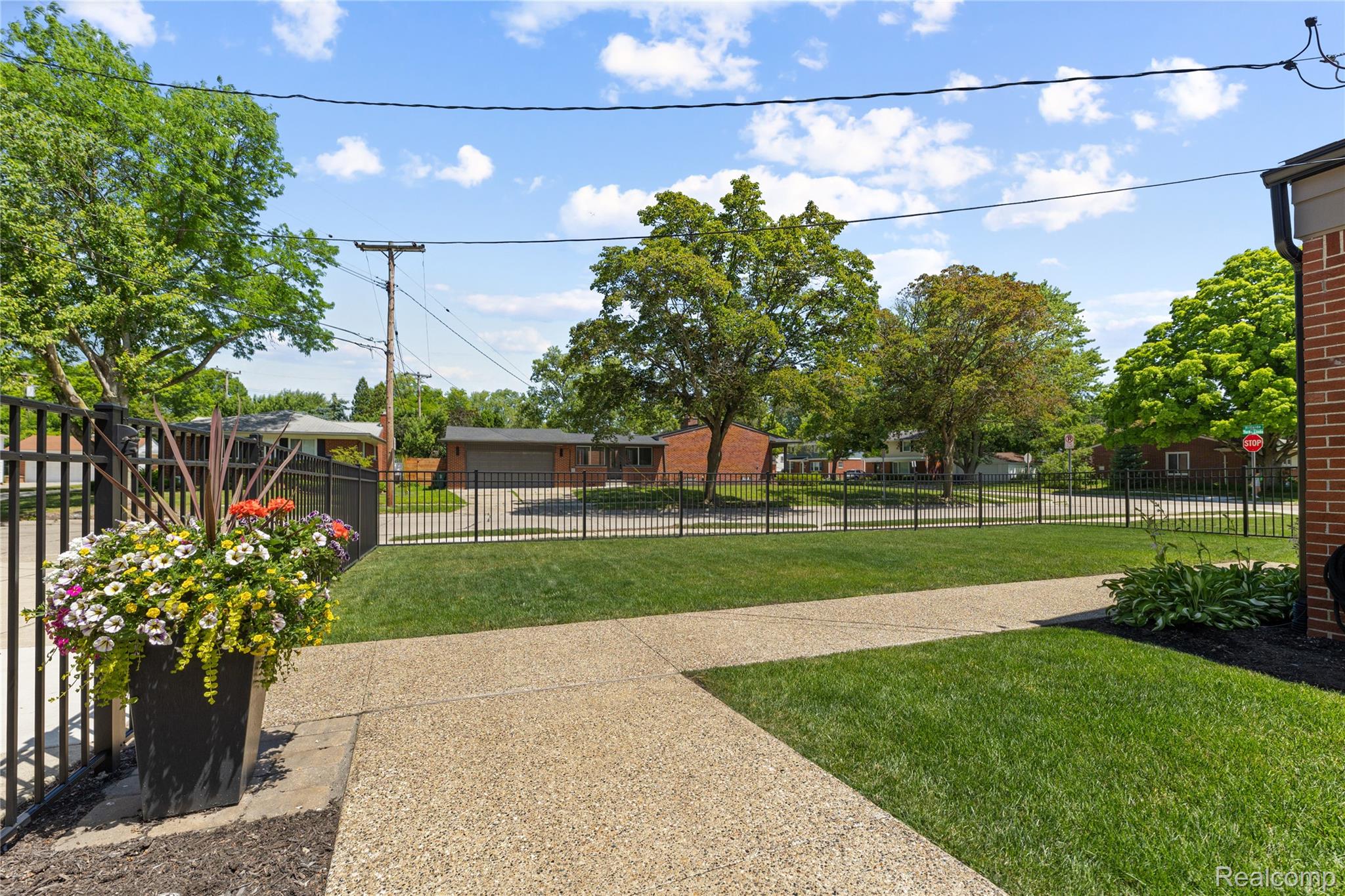 3521 Hillside Drive