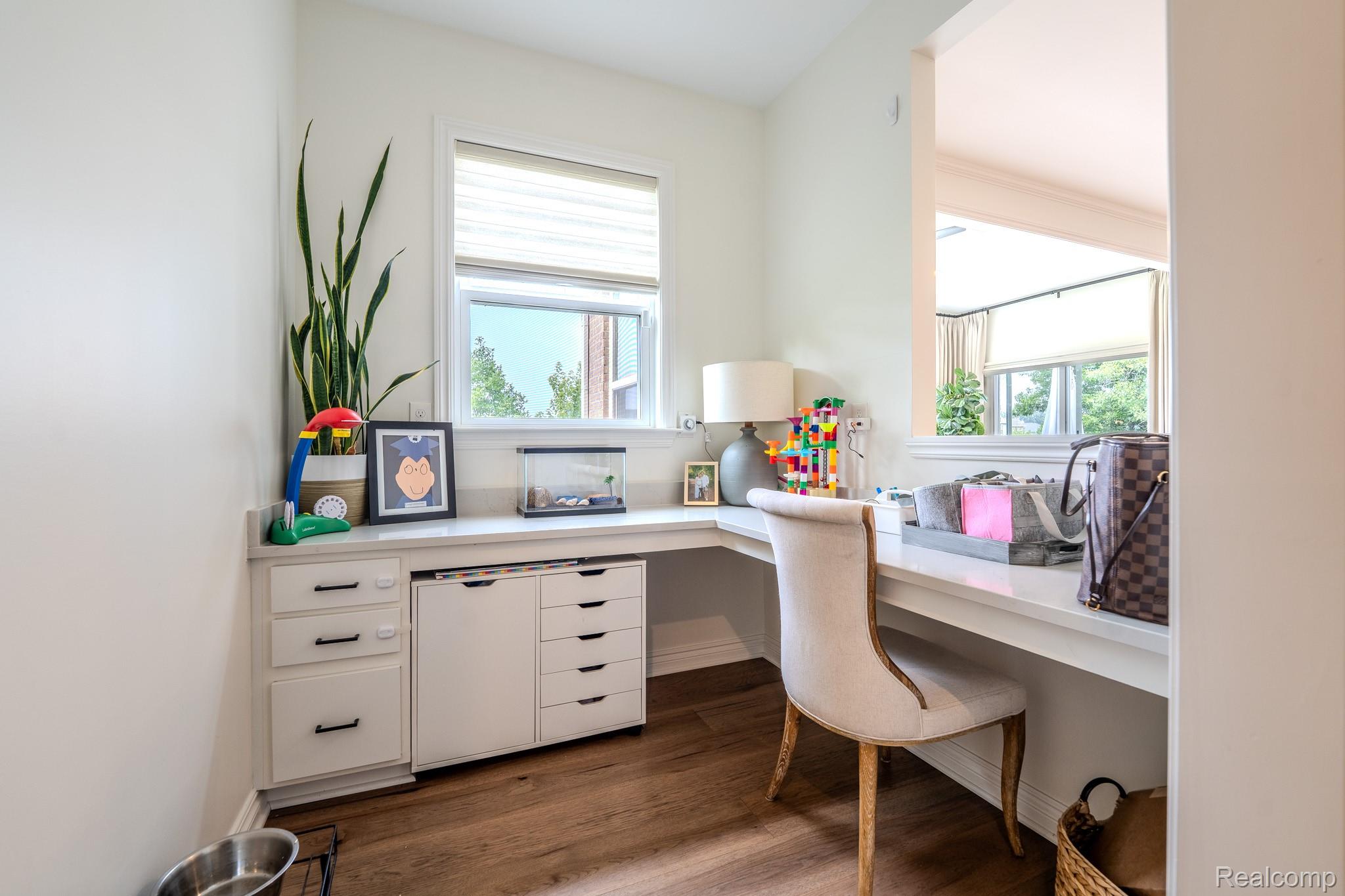 1367 Addington Court