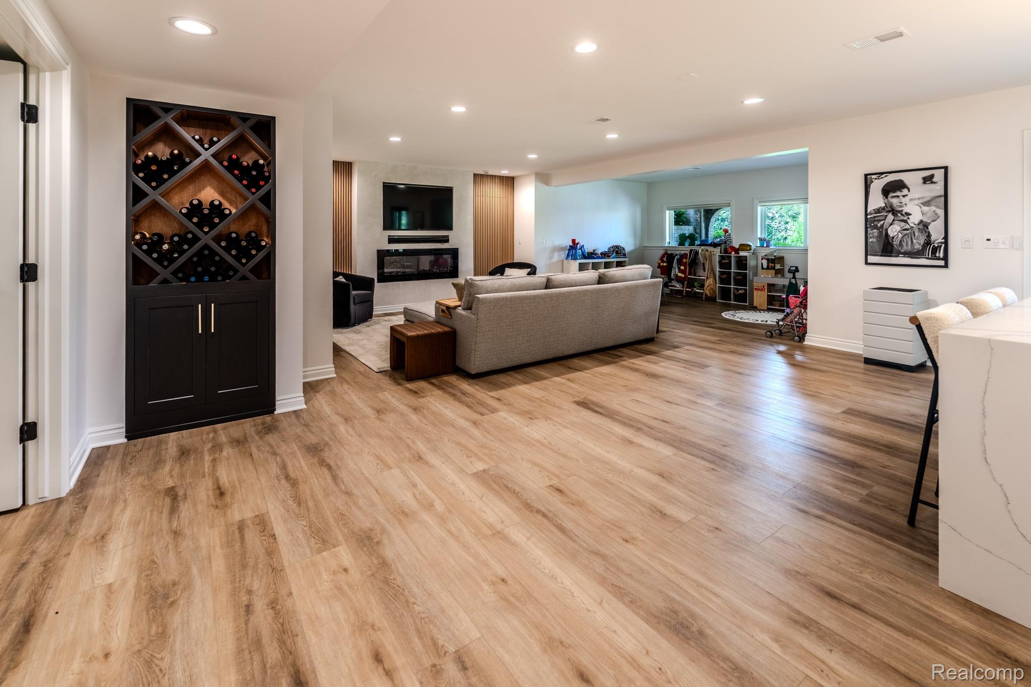 1367 Addington Court