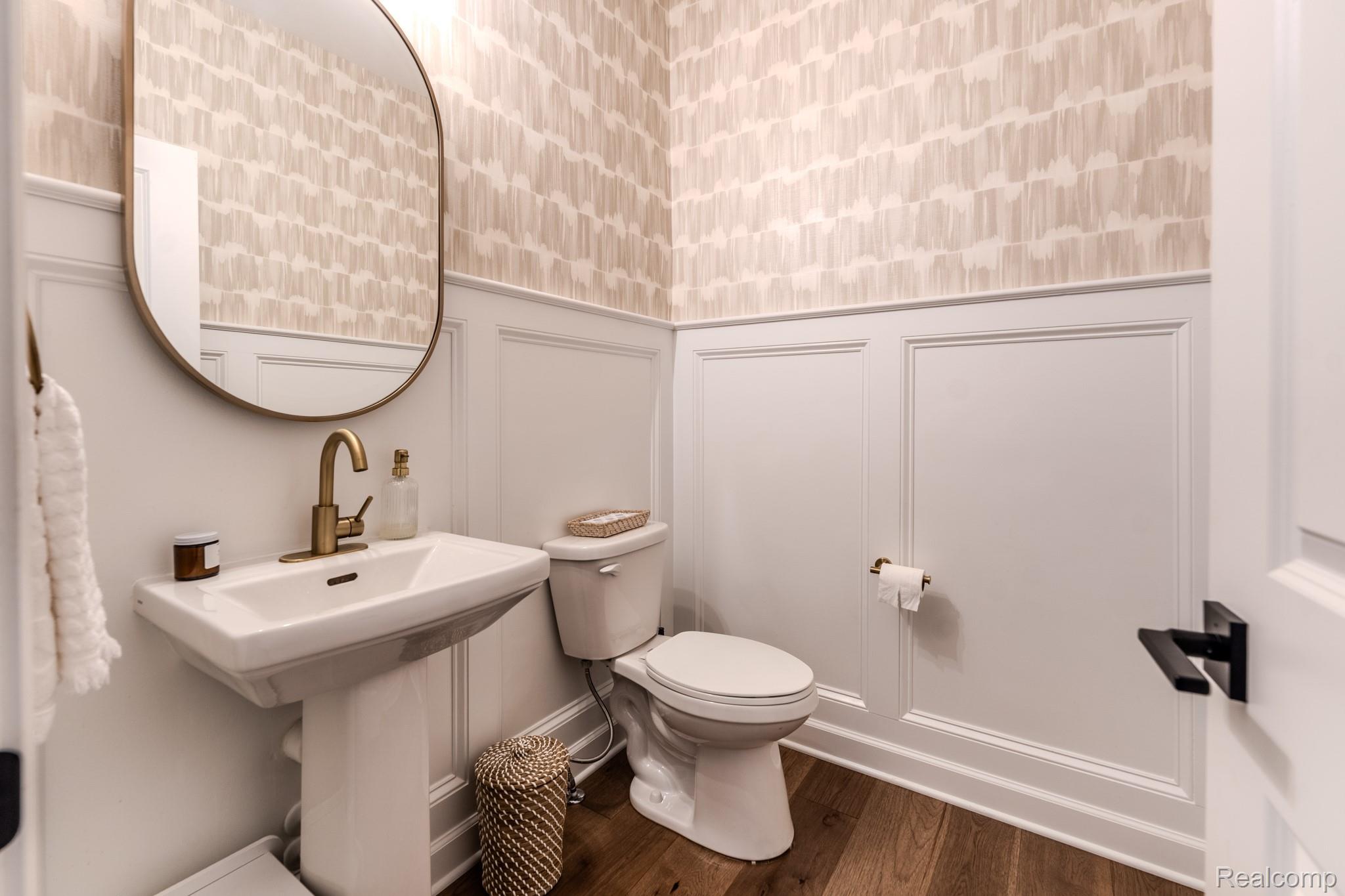 1367 Addington Court