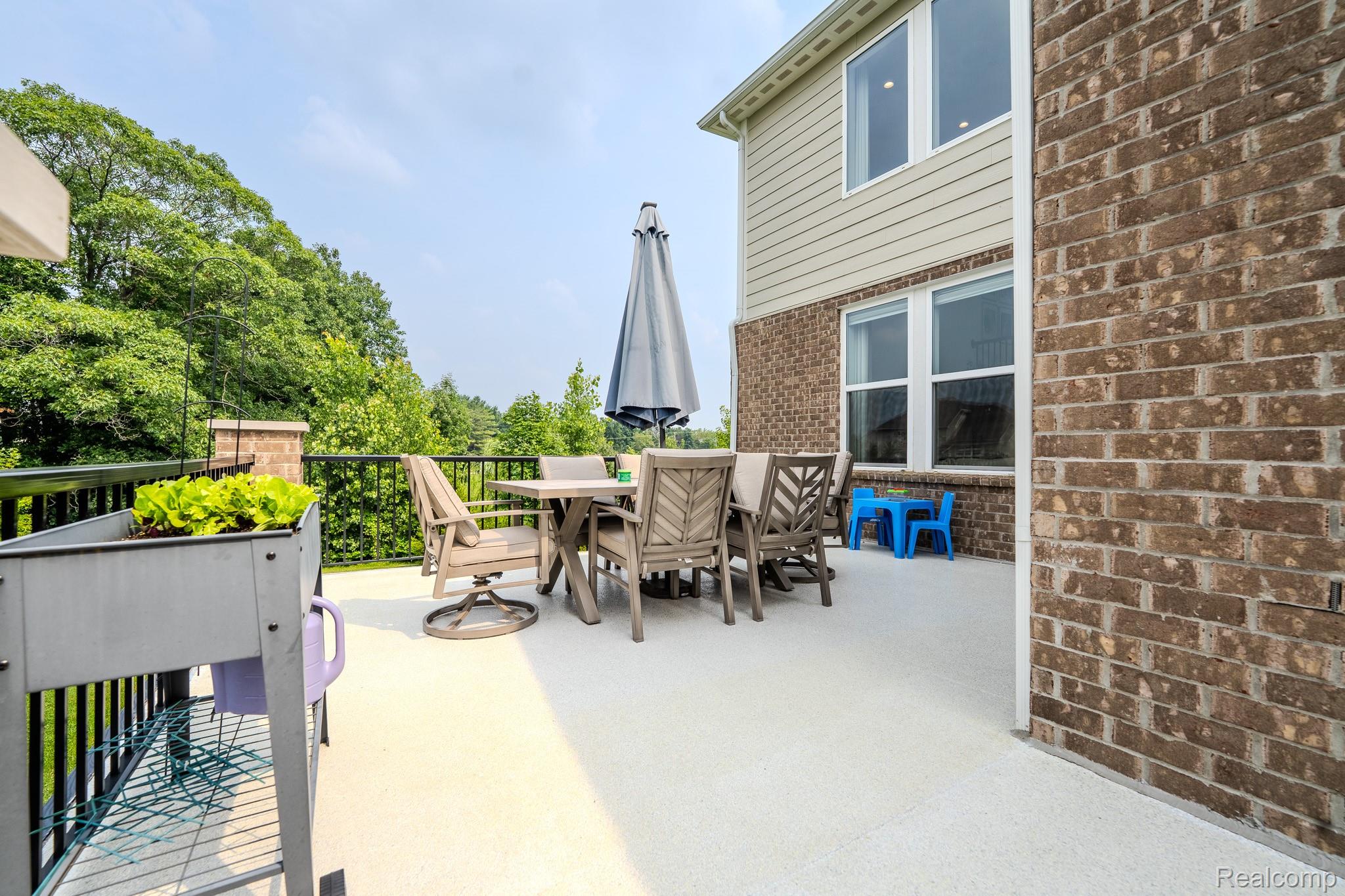 1367 Addington Court