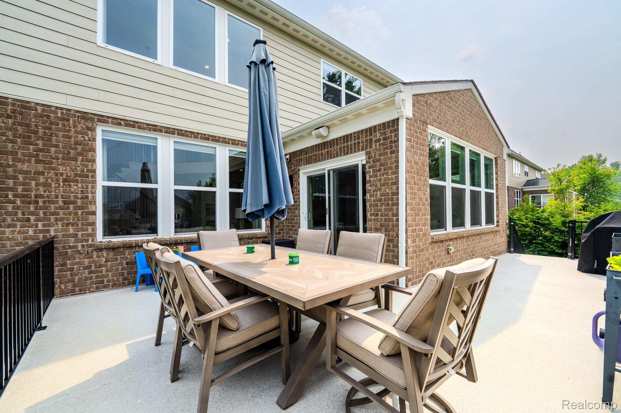 1367 Addington Court